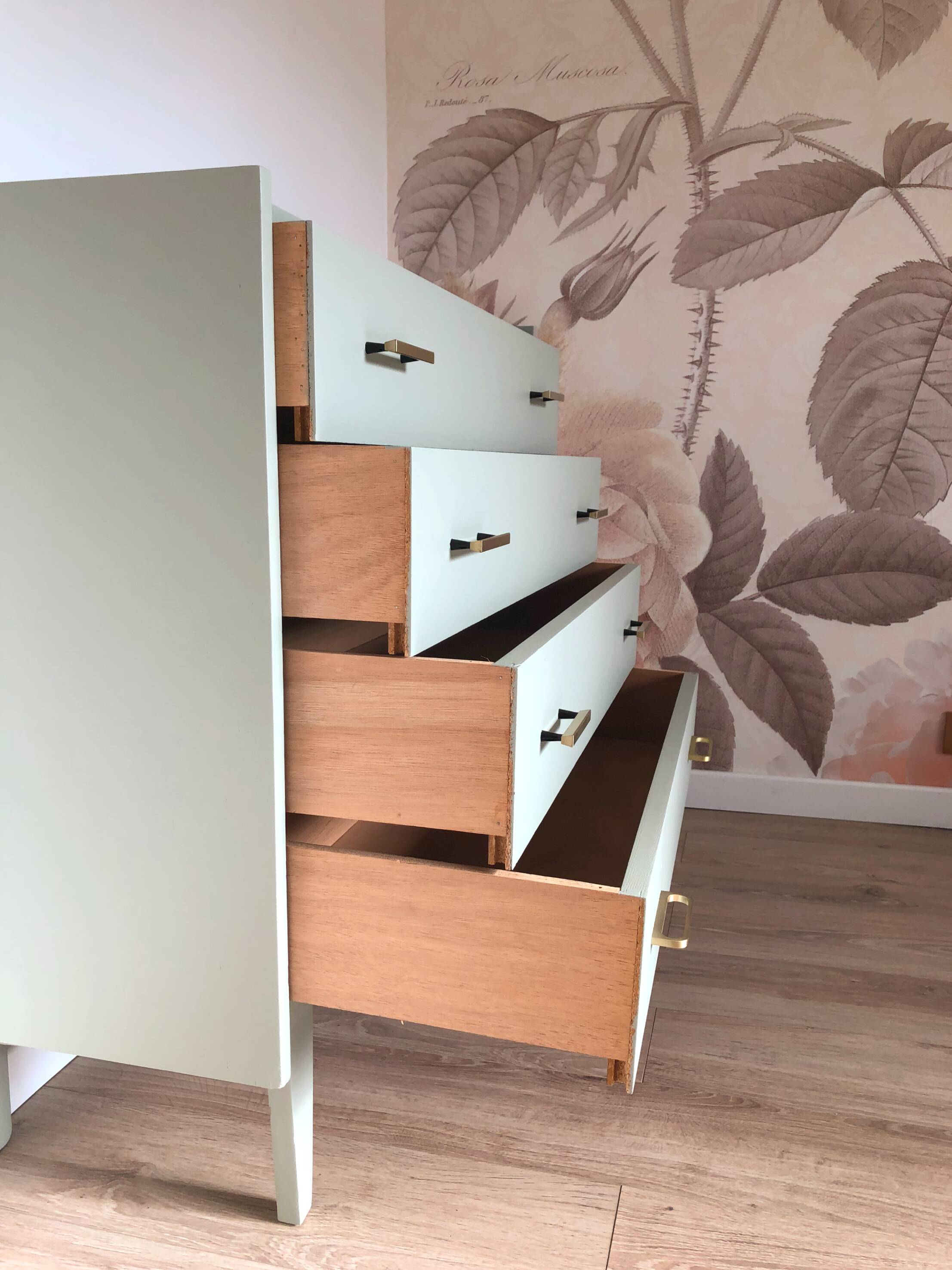 70s chest of drawers with 4 drawers