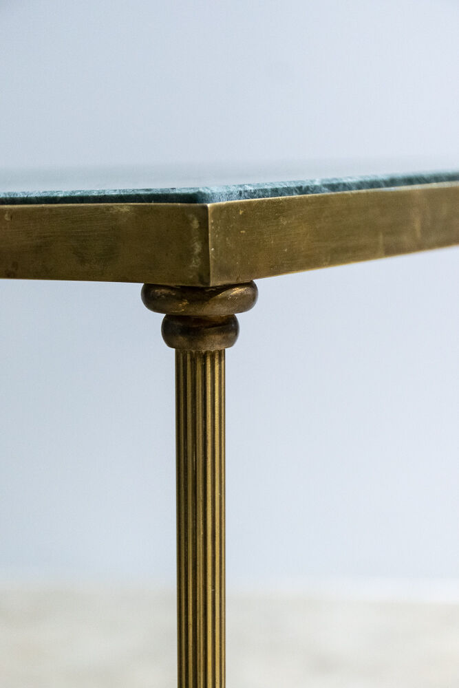 Table basse du milieu du siècle, France 1960 en laiton et marbre vert