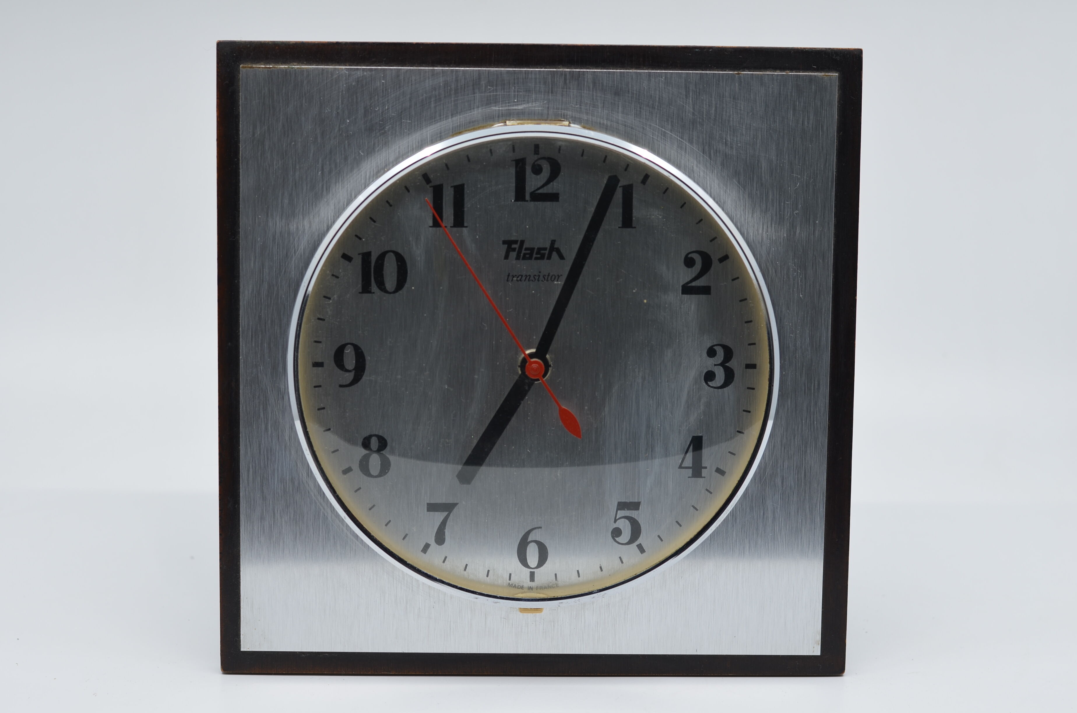 Aluminium flash clock