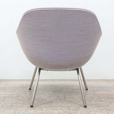 Fauteuil HAY AAL 82 en tissu mauve piètement chromé