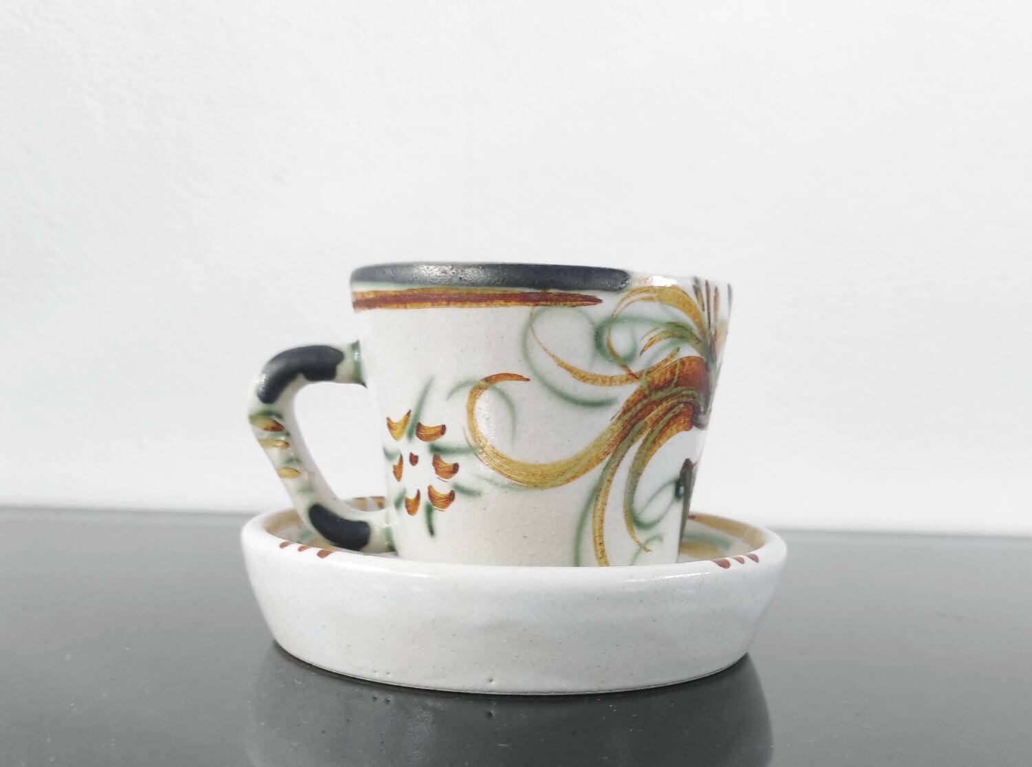 Set of 6 vintage Kéraluc Quimper coffee cups and saucers.
