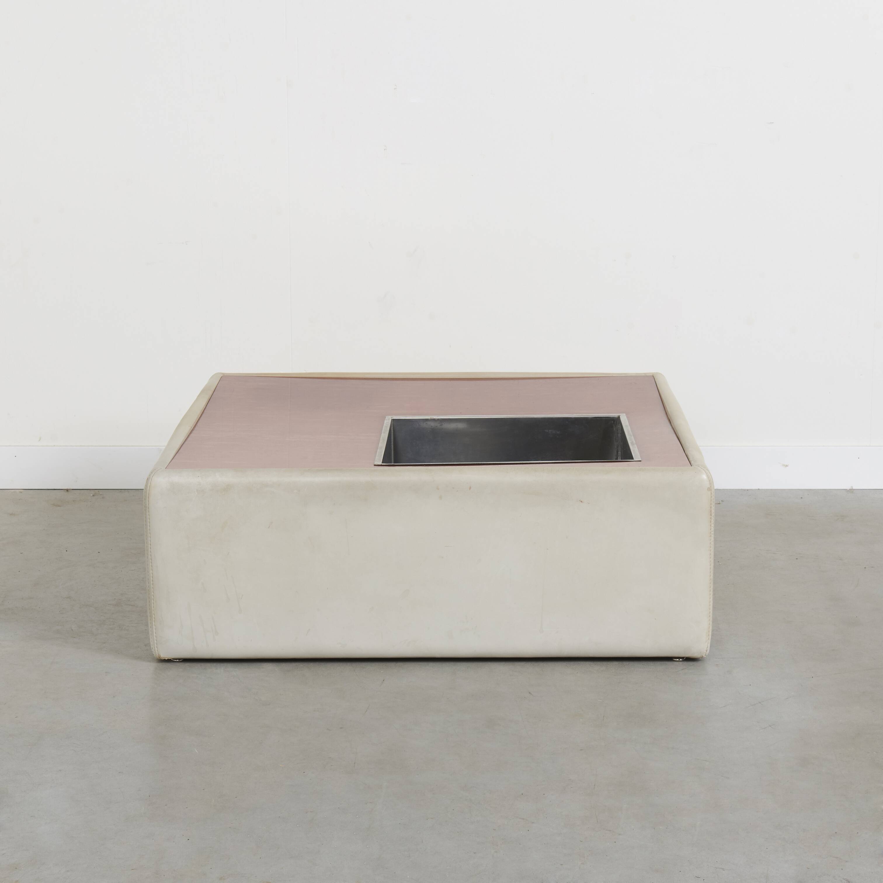 Table basse vintage en cuir avec support pour plantes, 1970