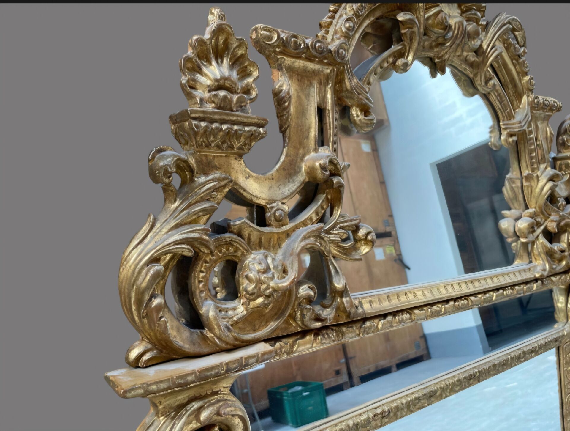 Regency style mirror in gilded wood, first half of the 19th century.