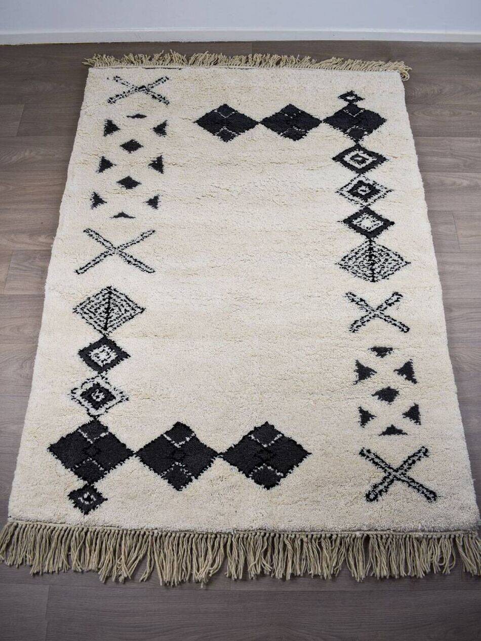 White handmade traditional wool rug 300/200cm