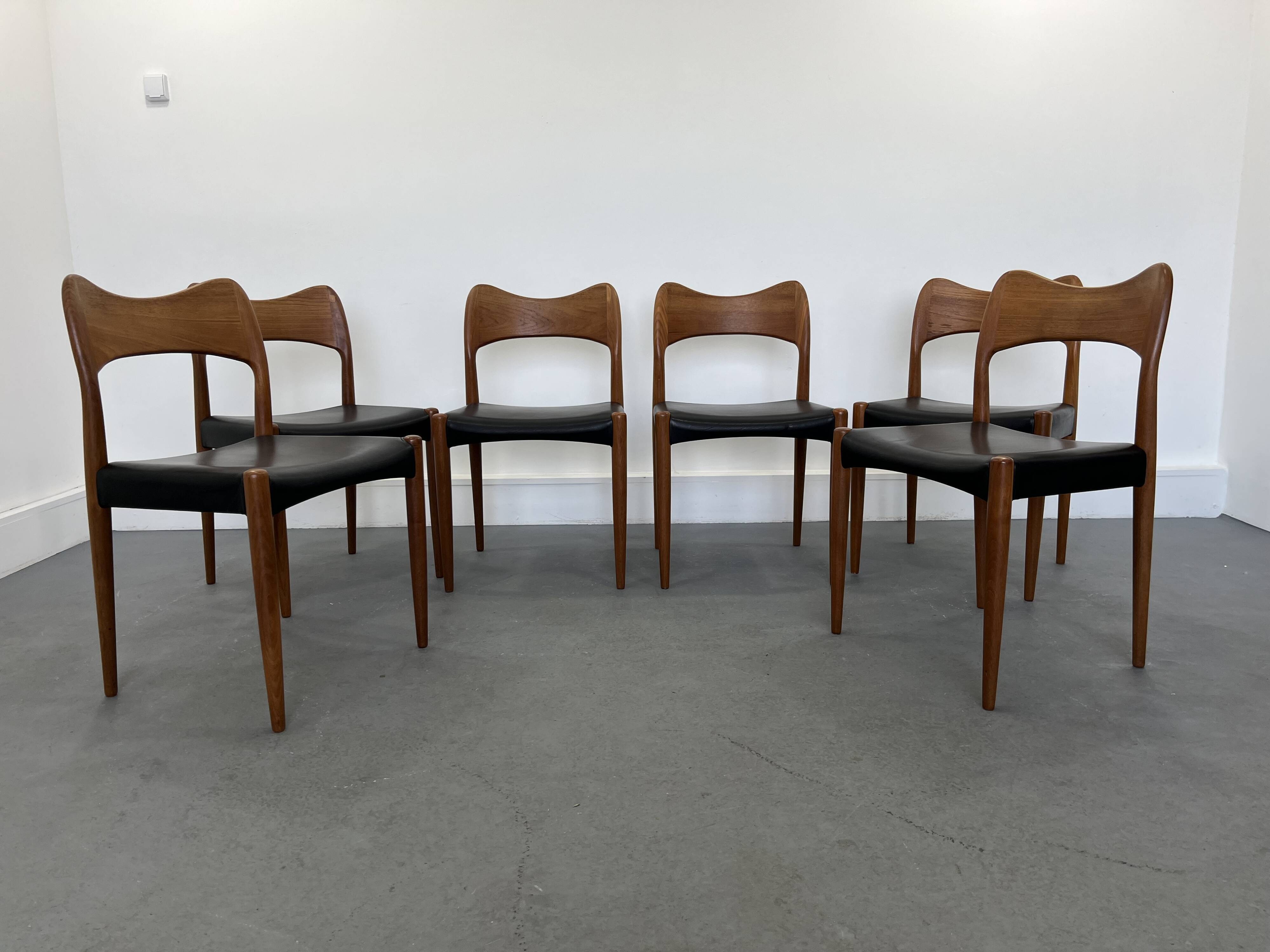 Set of 6 model 71 teak dining chairs by Niels O Møller for JL Møllers 1950s