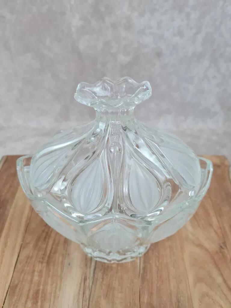 Vintage frosted glass bonbonnière – floral decoration
