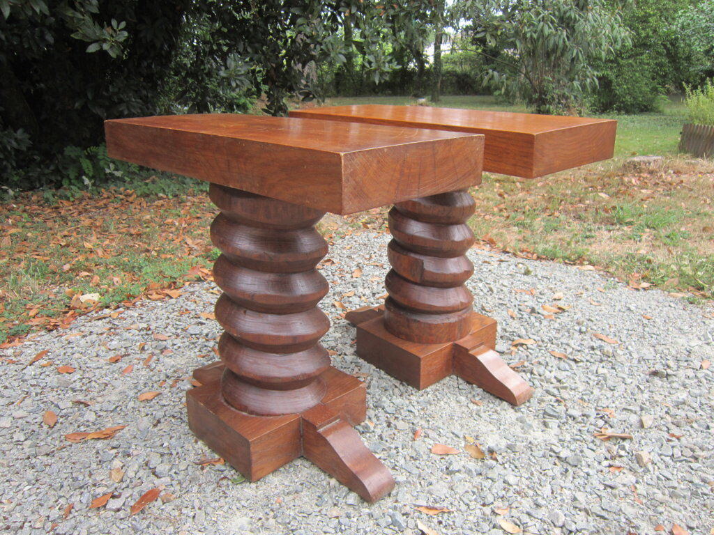 Pair of bedside tables press screws