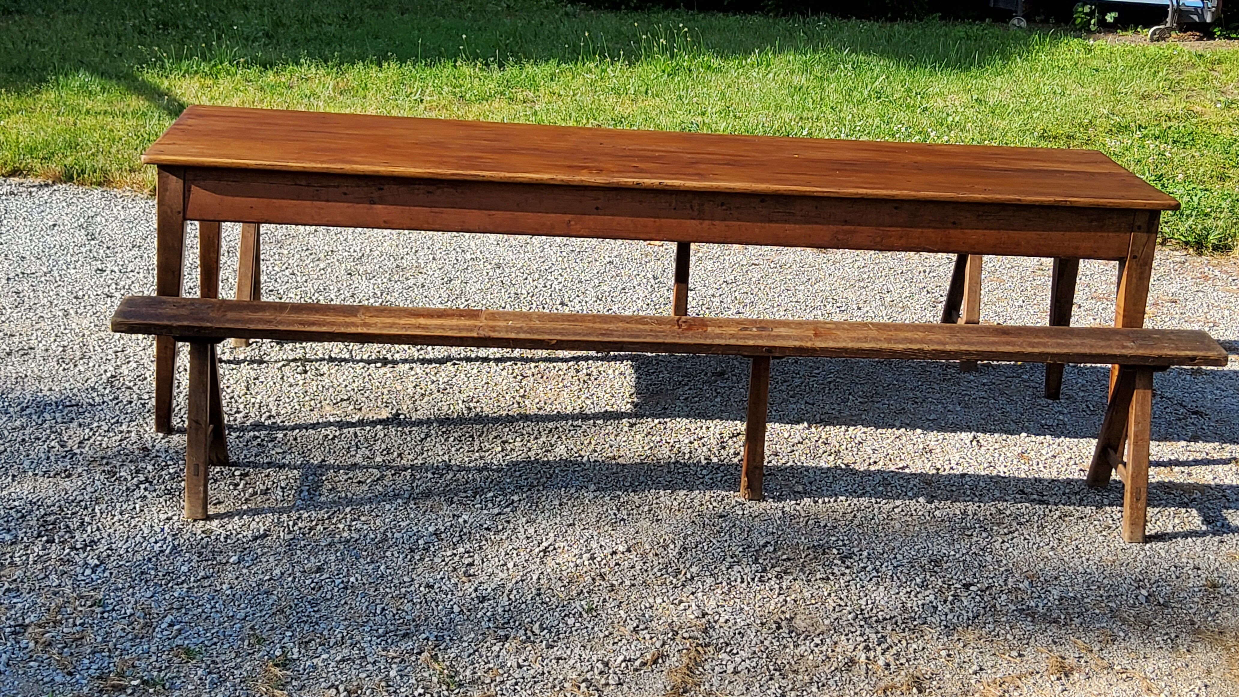 Farm table nineteenth century feet spindles 251cm and its 2 benches