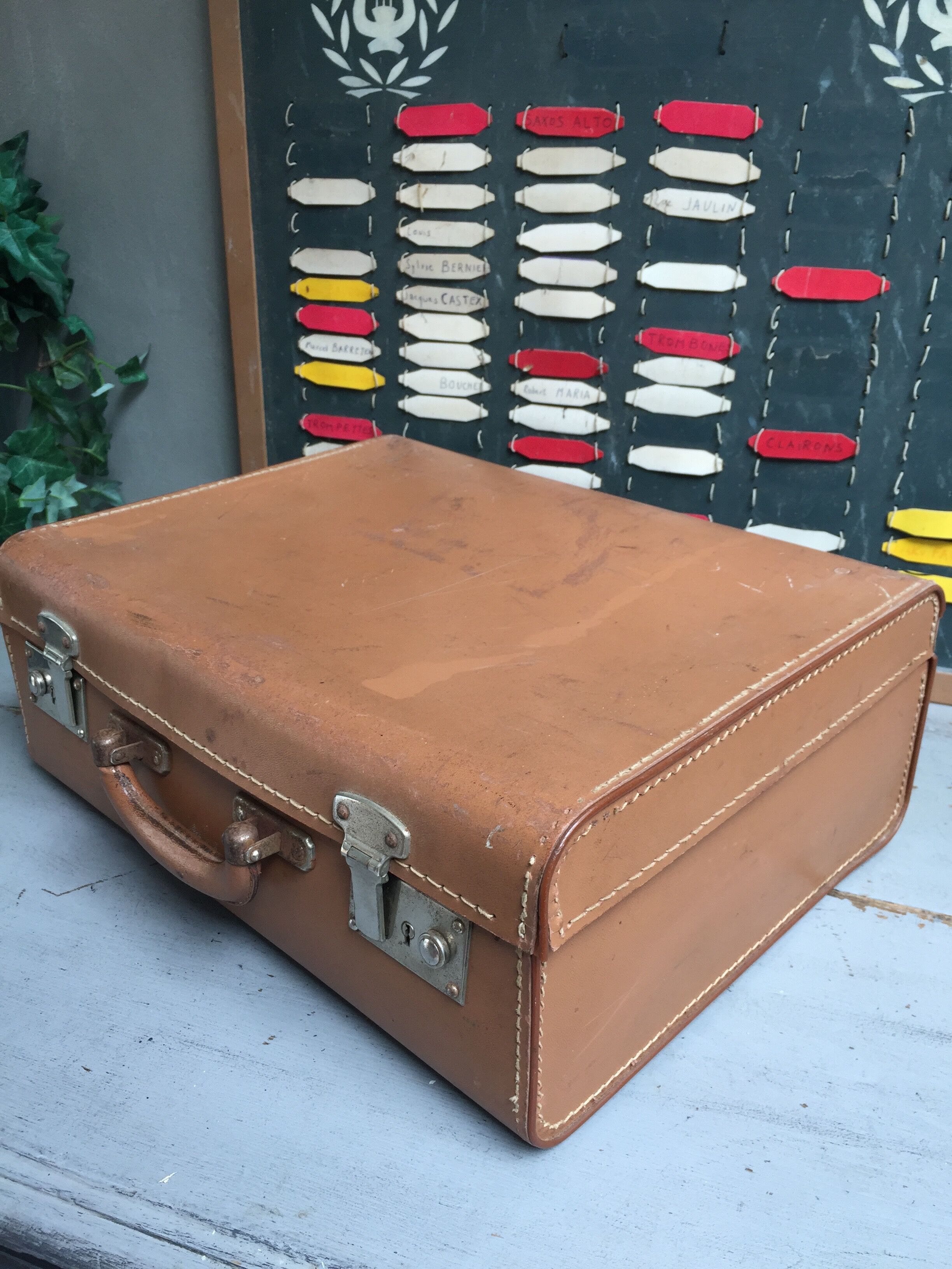 Bagajavion stitched leather suitcase