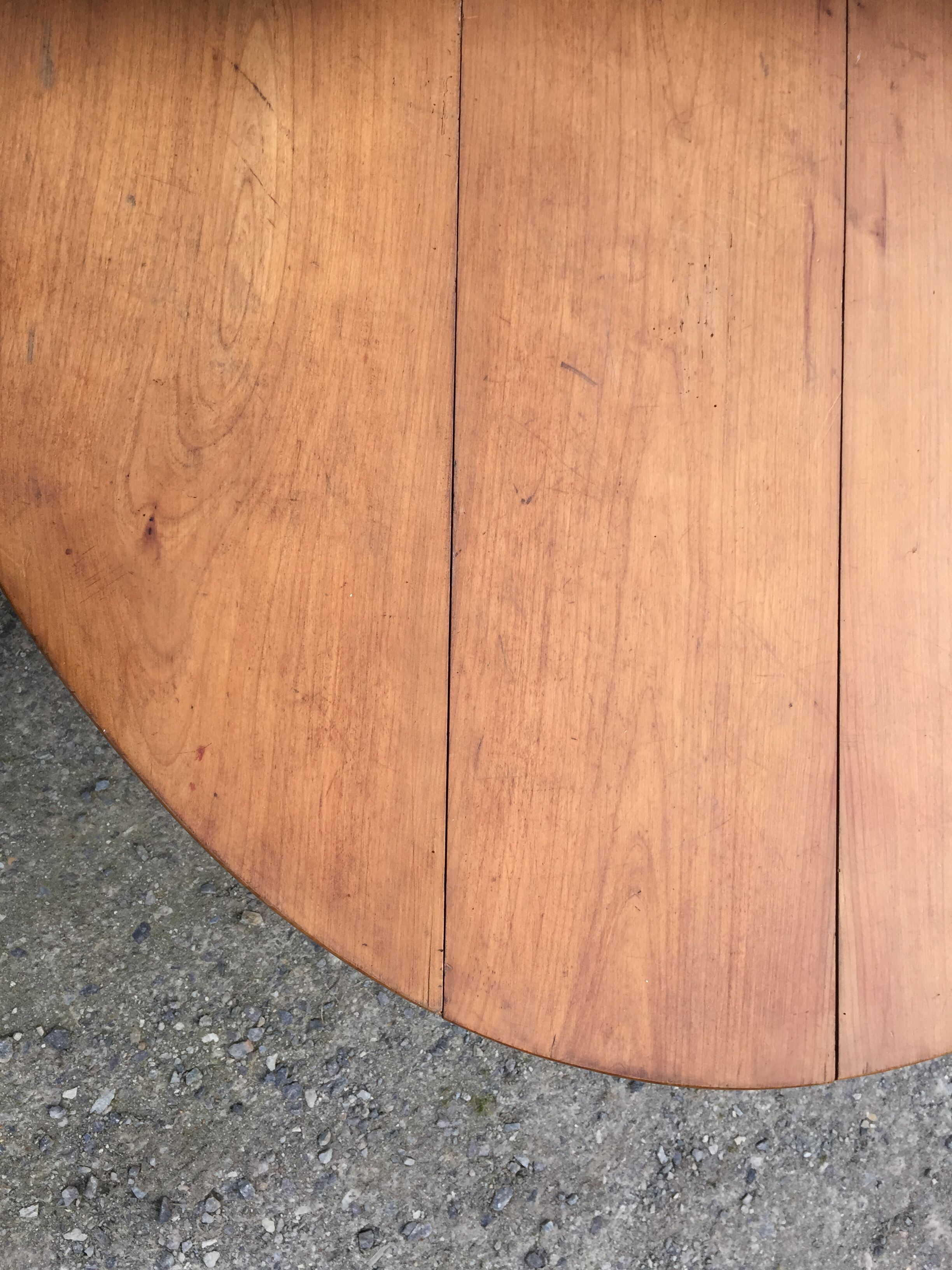 Old oval table Louis Philippe with 6 feet