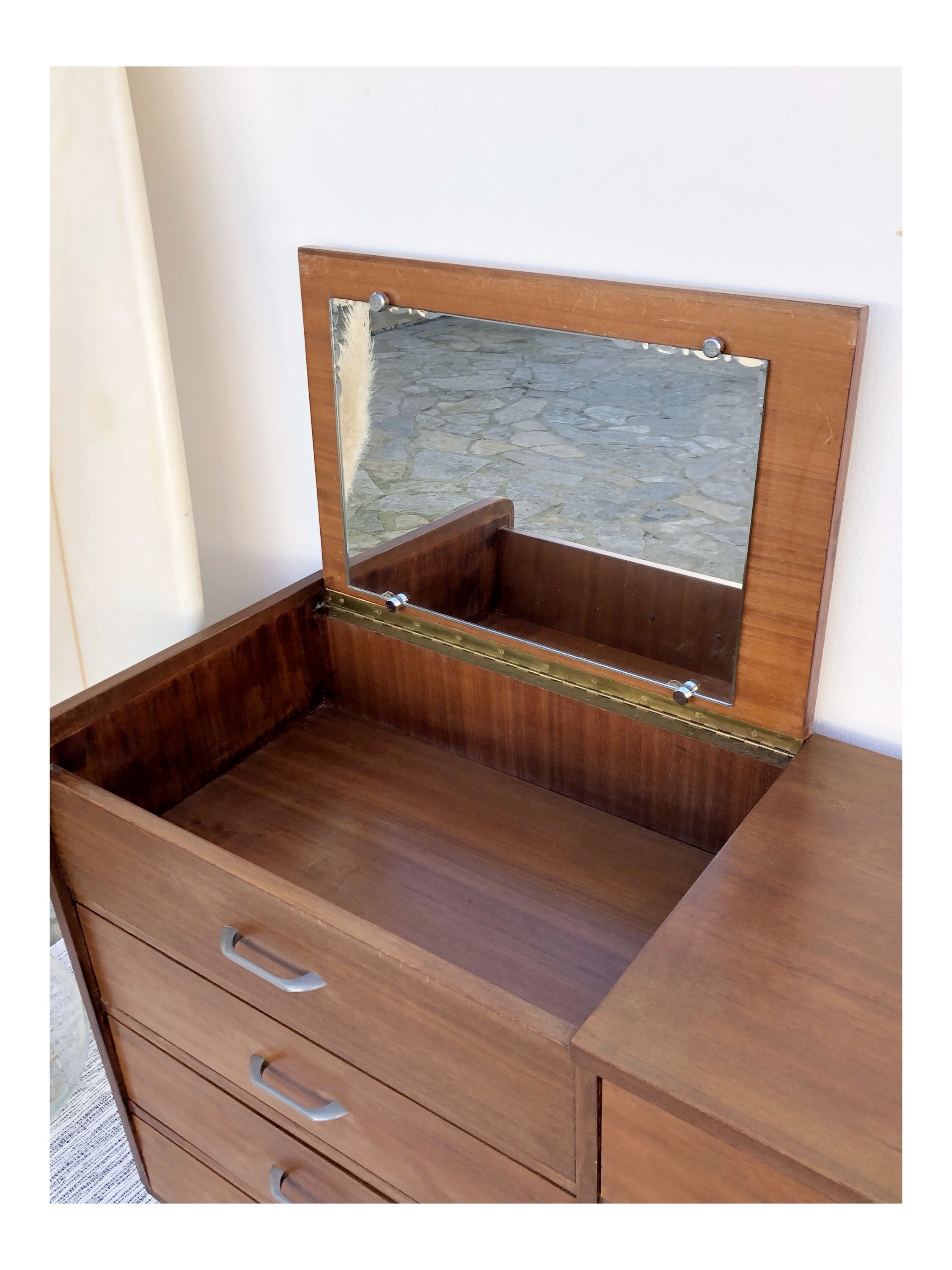 Vintage chest of drawers