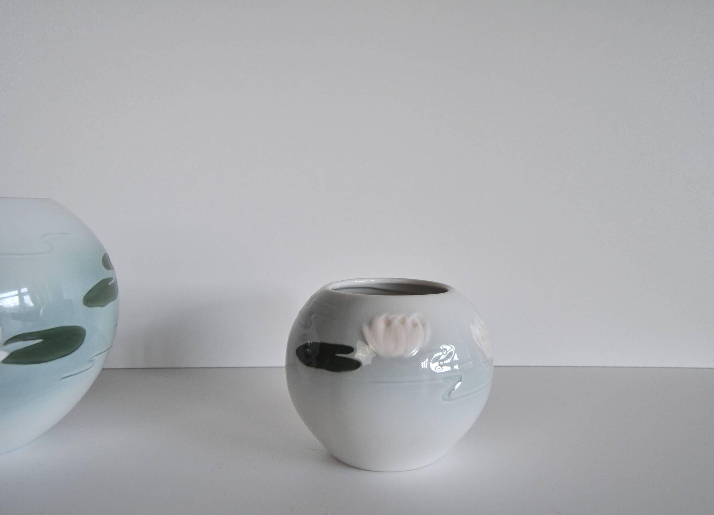 Vases de Bing & Grøndahl de la série Nénuphar, début du 20e siècle.