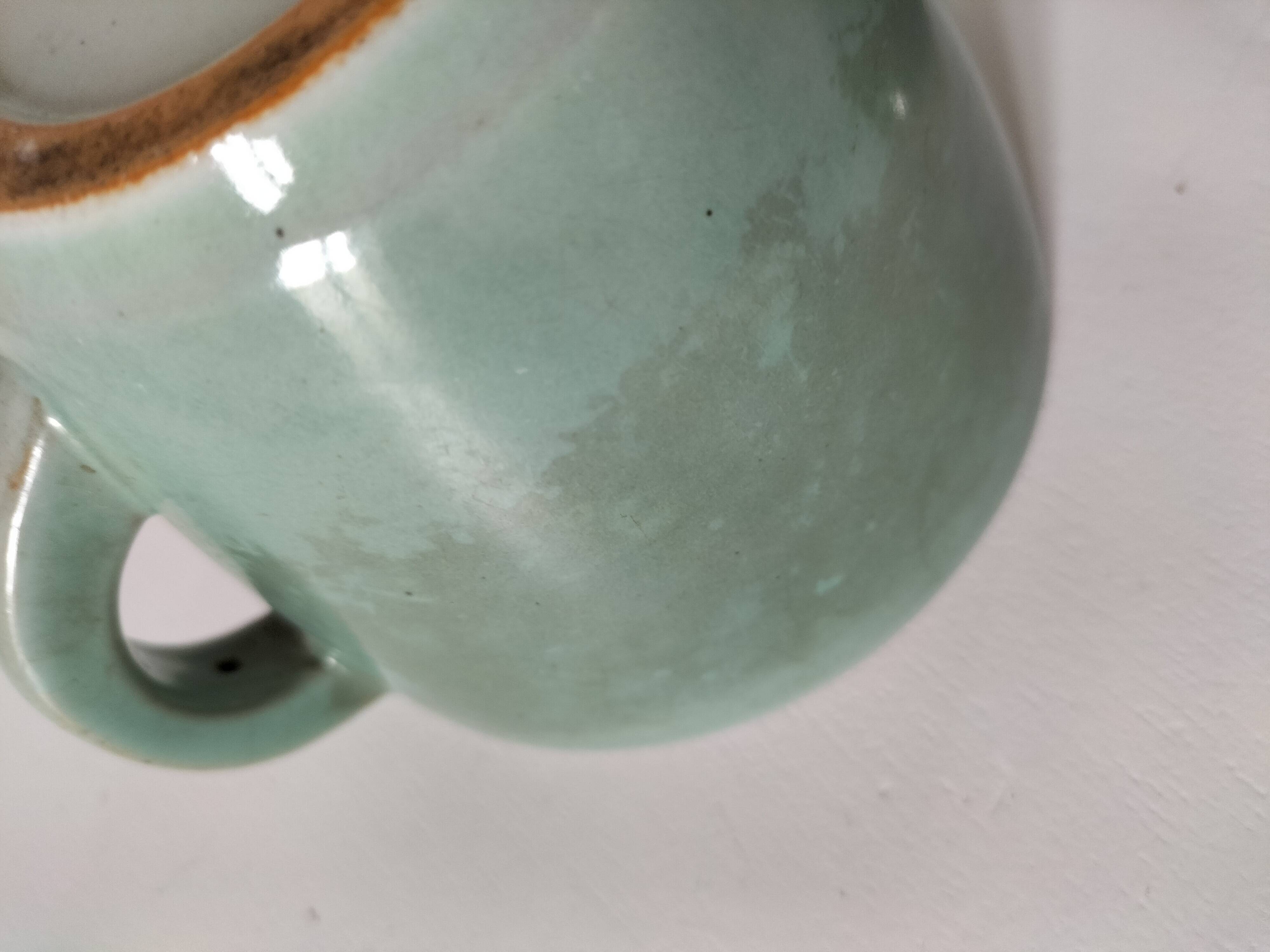 Covered sugar bowl in celadon ceramic – modernist lines