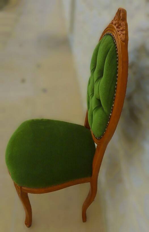 Chaise médaillon ancienne chic de style avec tissus velours vert et clous