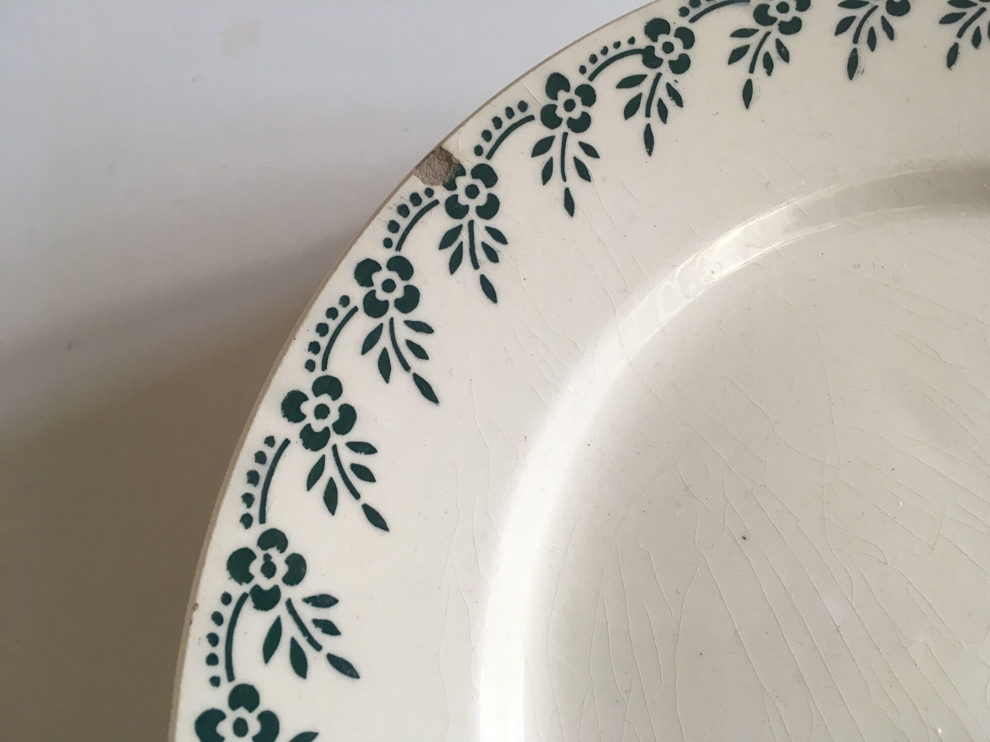 Set of 8 flat plates in iron earthenware from Choisy's 50s