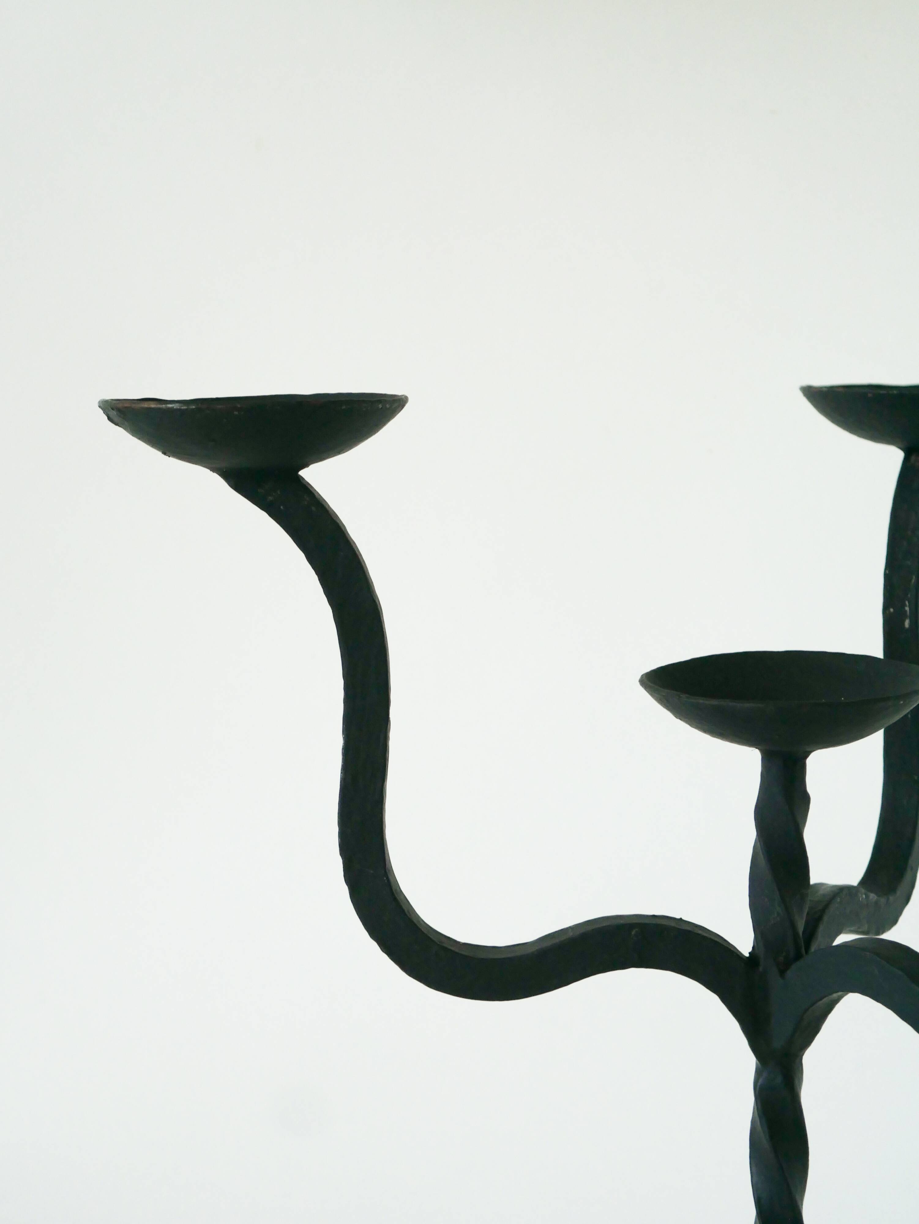 Grand bougeoir cinq feux en fer forgé, Brutaliste, 1970 - 27 X 36 cm