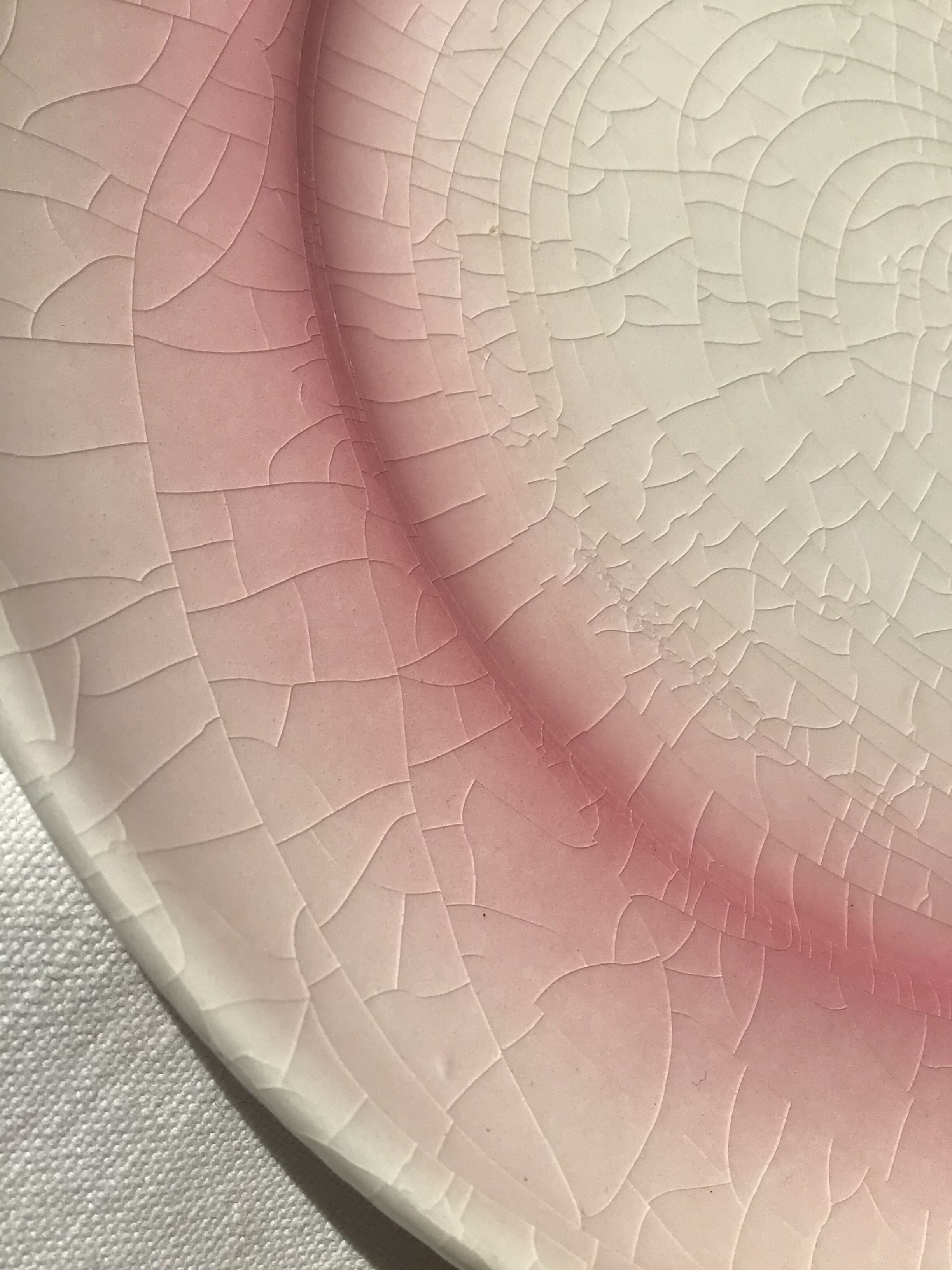 7 assiettes à dessert craquelées rose dégradé