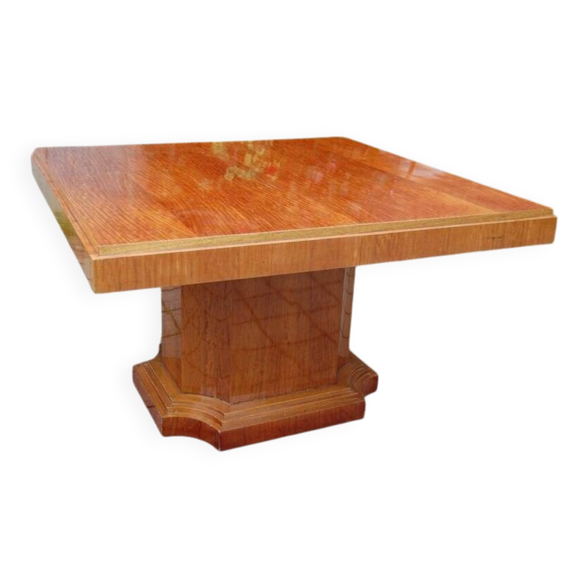 Art Deco table in moiré mahogany from the 1930s.
