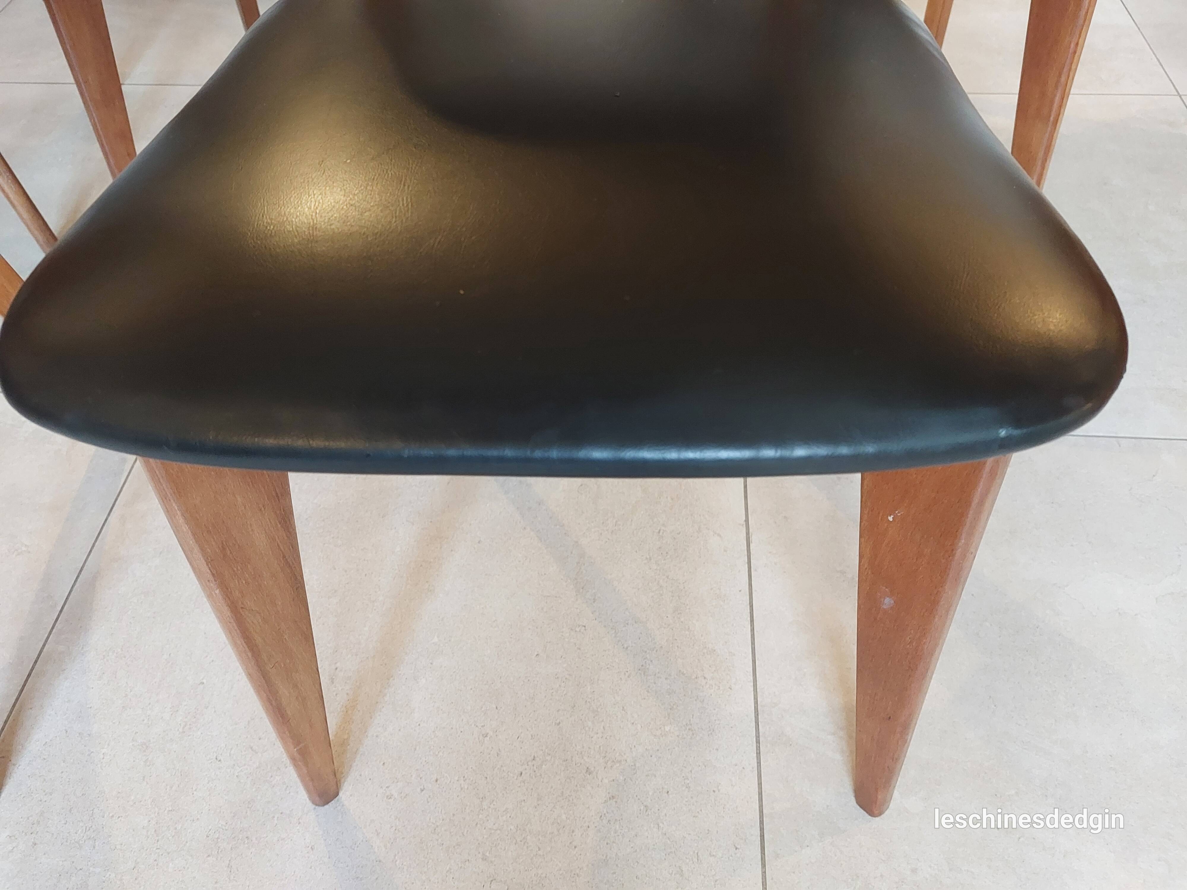 5 chairs in wood and black faux leather, Scandinavian style