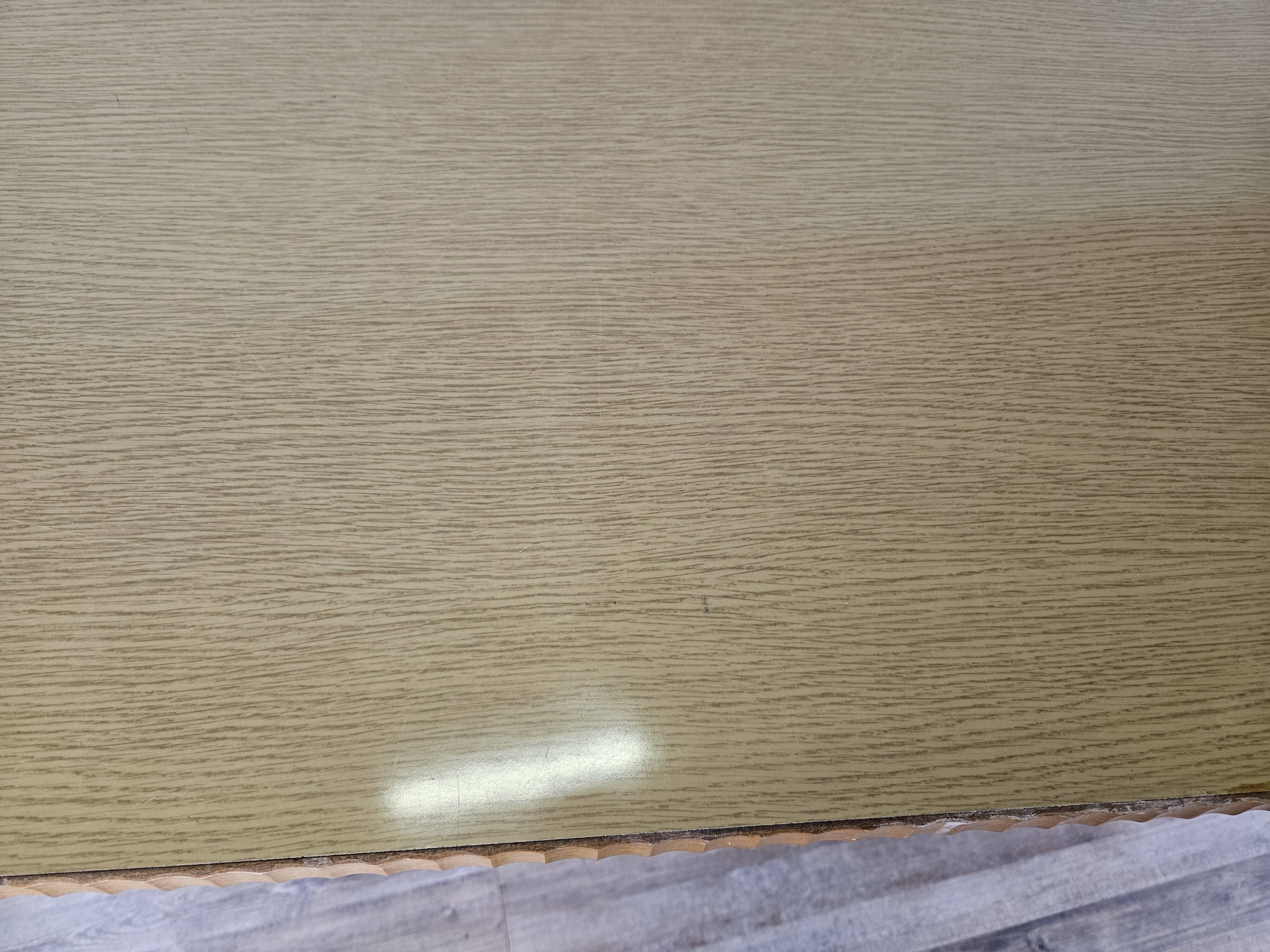 Table à manger des années 1950 en érable avec bord travaillé