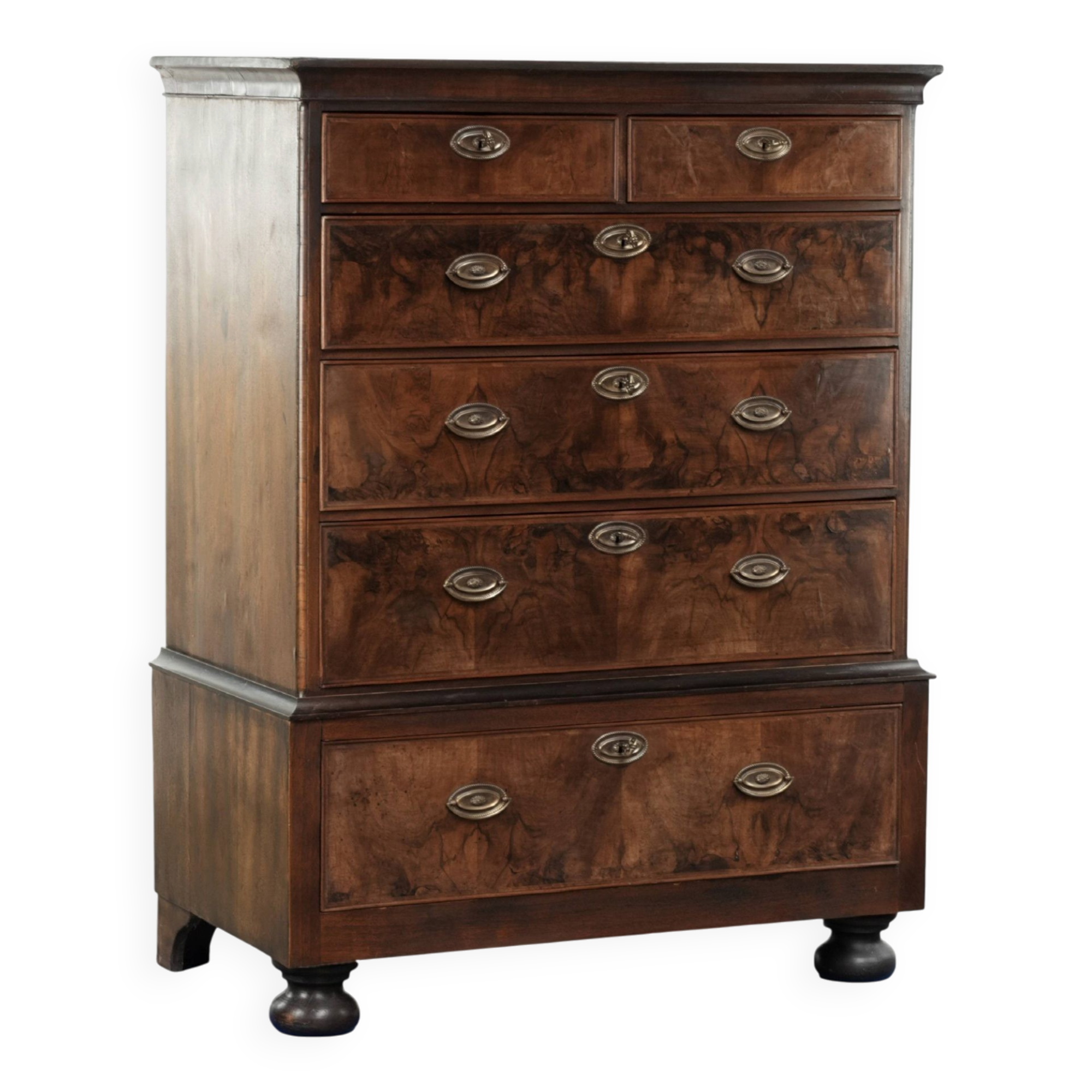 Large antique English oak double chest of drawers from the 18th century