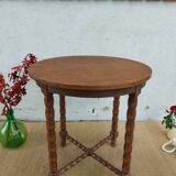 Round table, turned wooden legs