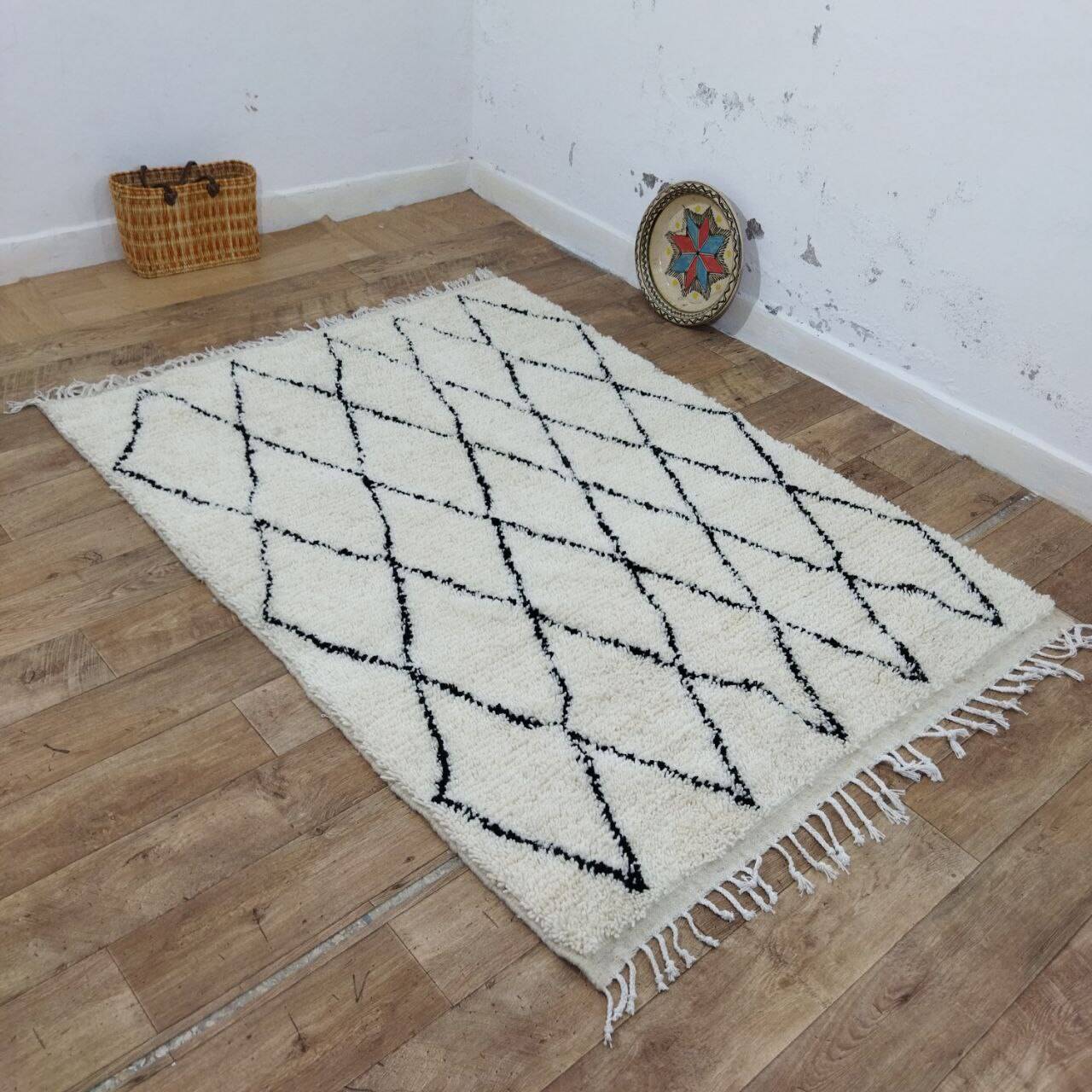 Azilal Berber rug in handmade wool 200 X 140 CM