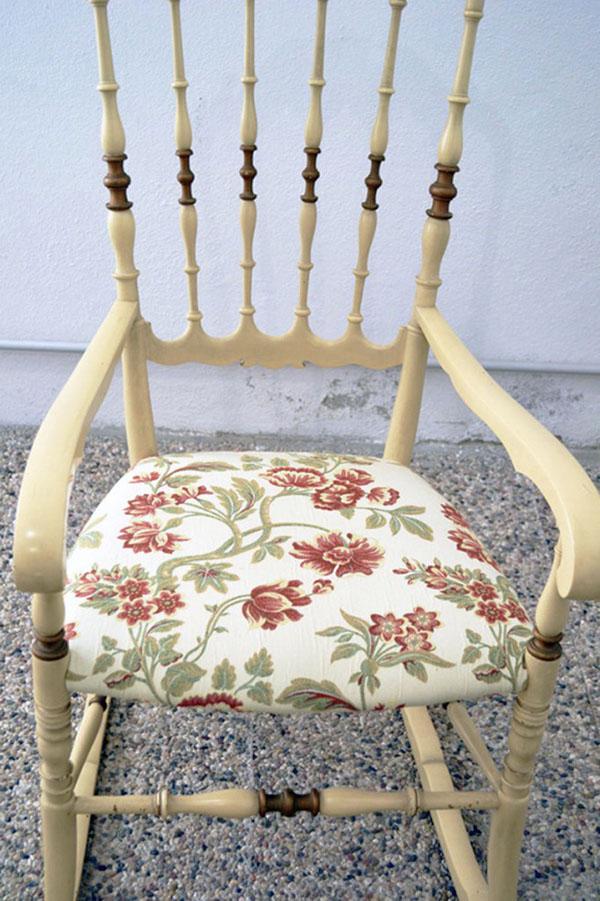 Rocking chair chiavarina vintage en frêne clair avec assise en damas, 1950
