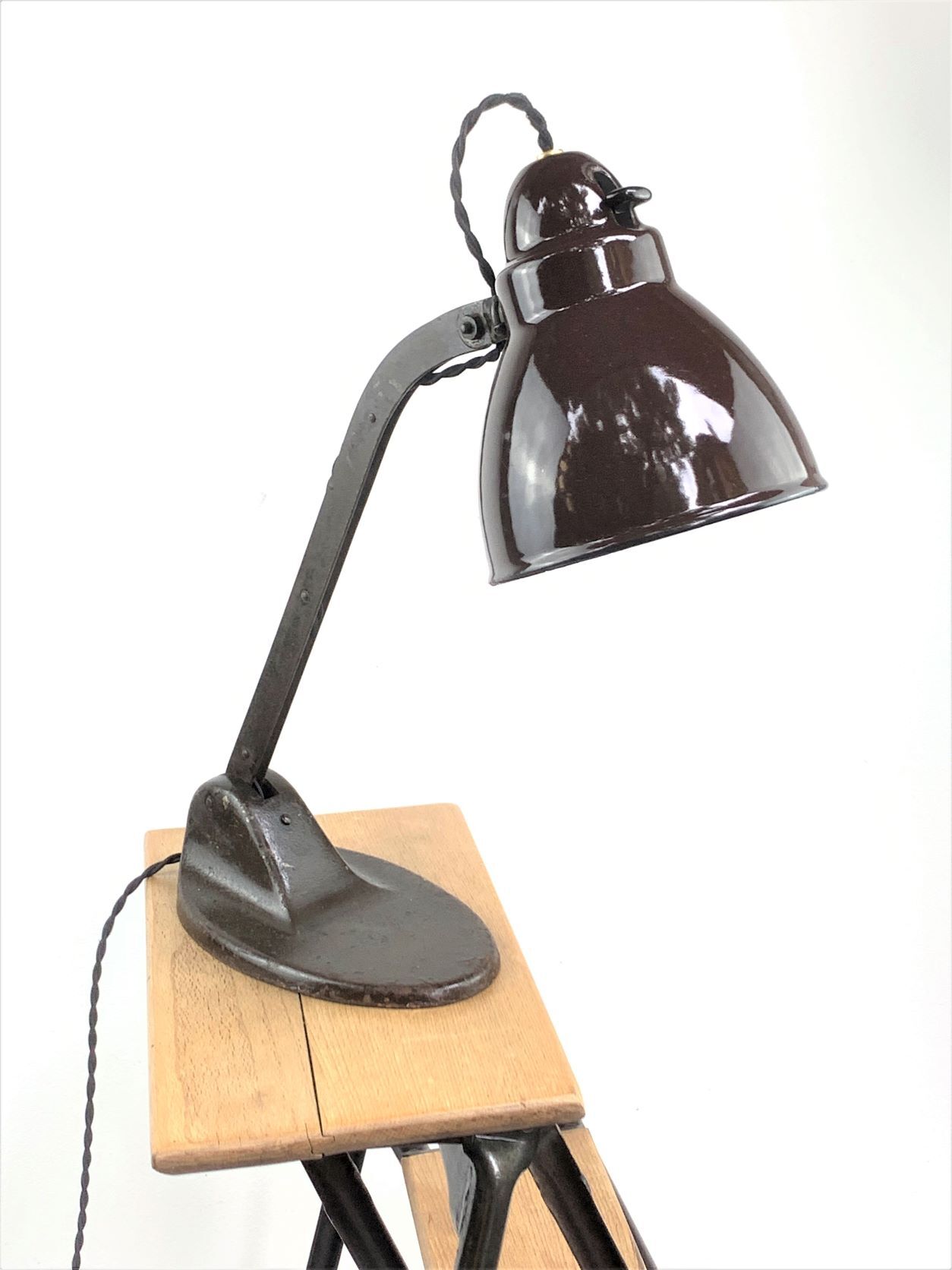 Lampe allemande 1930 émail brun marron bauhaus