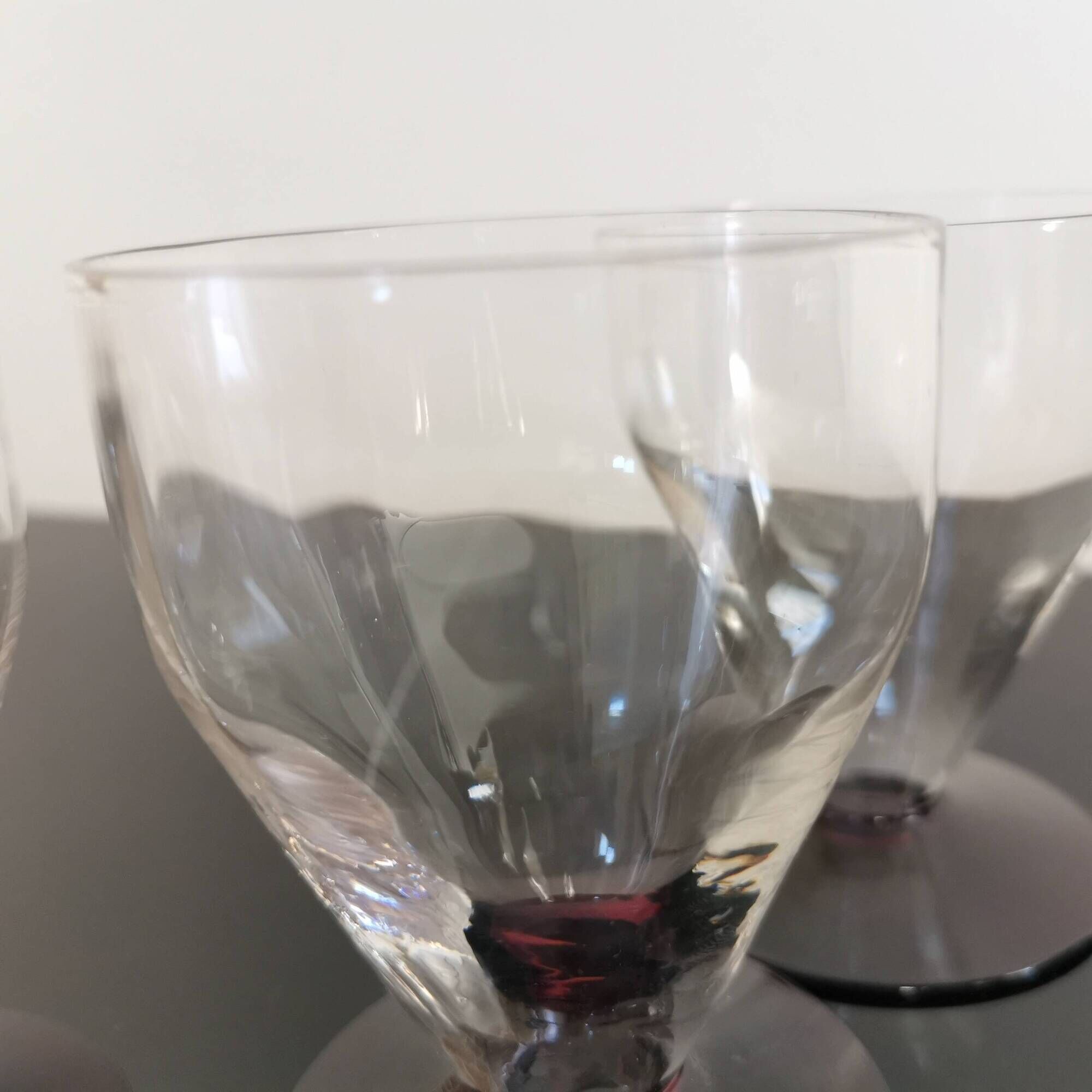 Set of 4 Art Deco wine glasses in purple-footed crystal, 1930