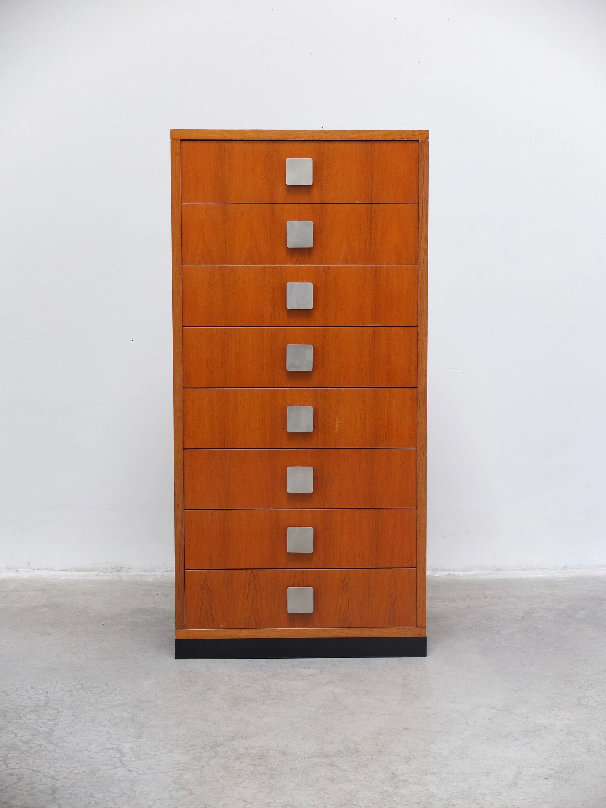 Commode haute par Alfred Hendrickx pour Belform, années 1960.