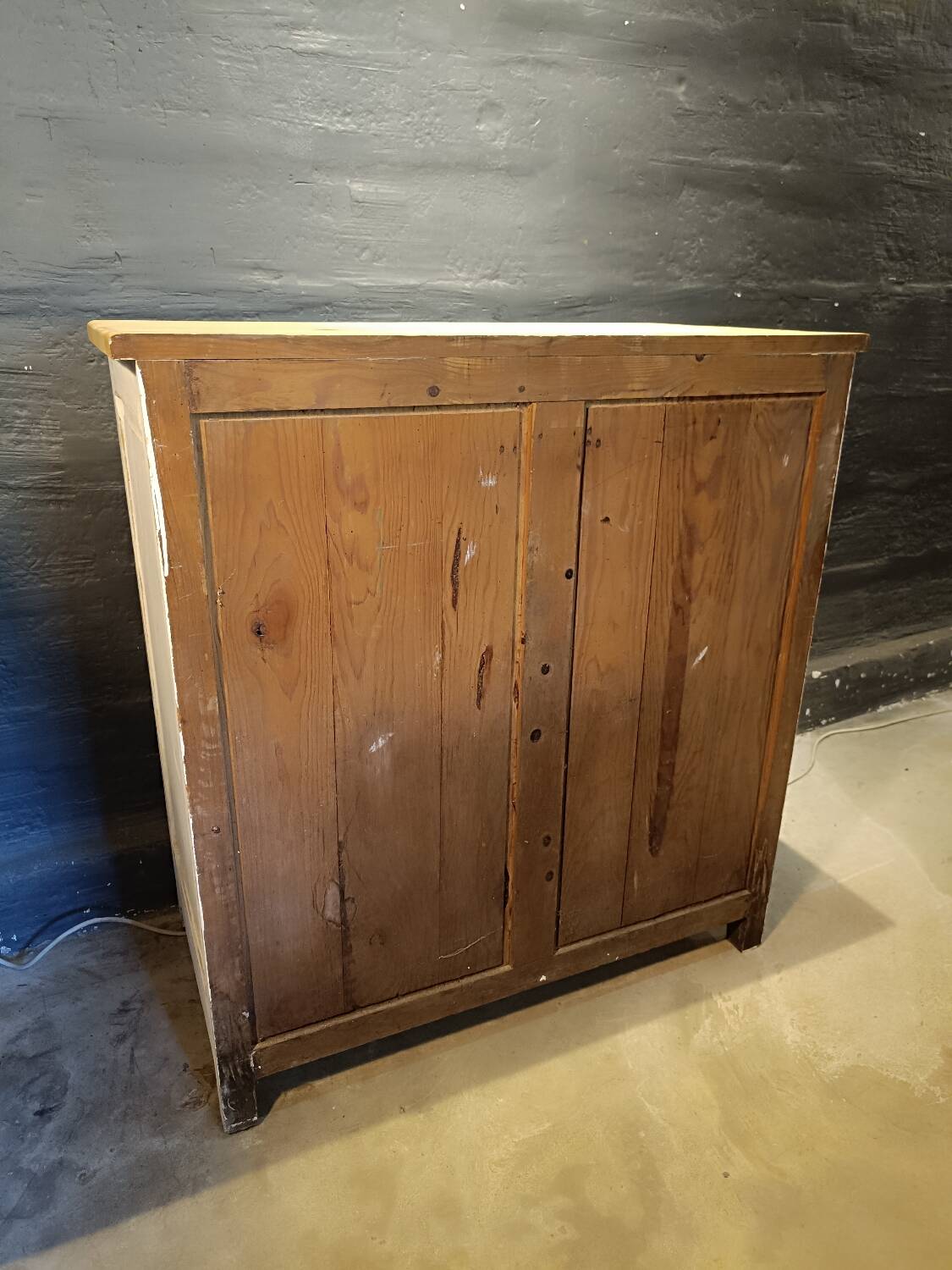 Buffet parisien patiné