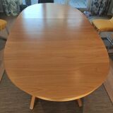 Table ovale en aulne massif (salle à manger)
