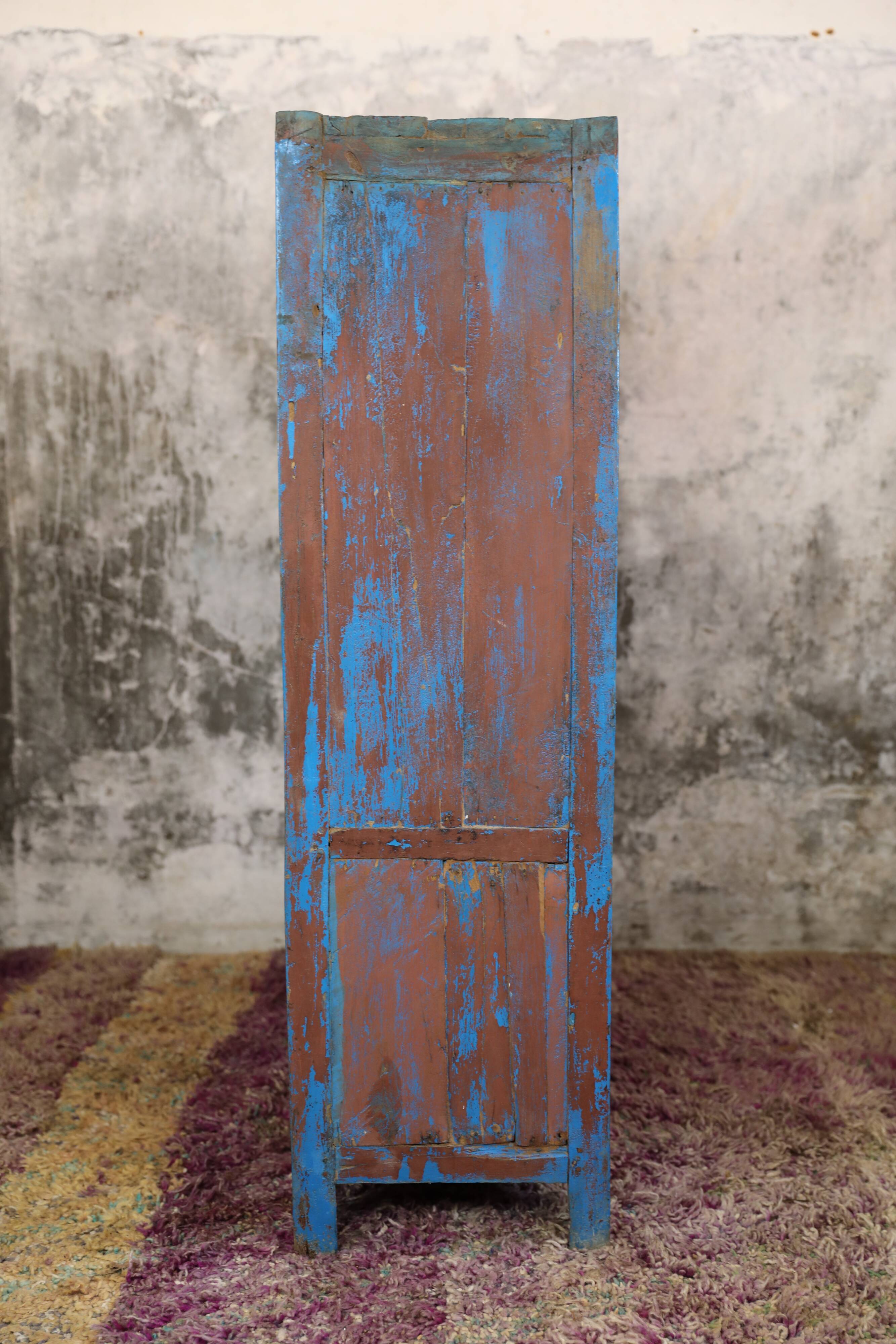 Low Indian wardrobe 4 doors 3 levels, unique room