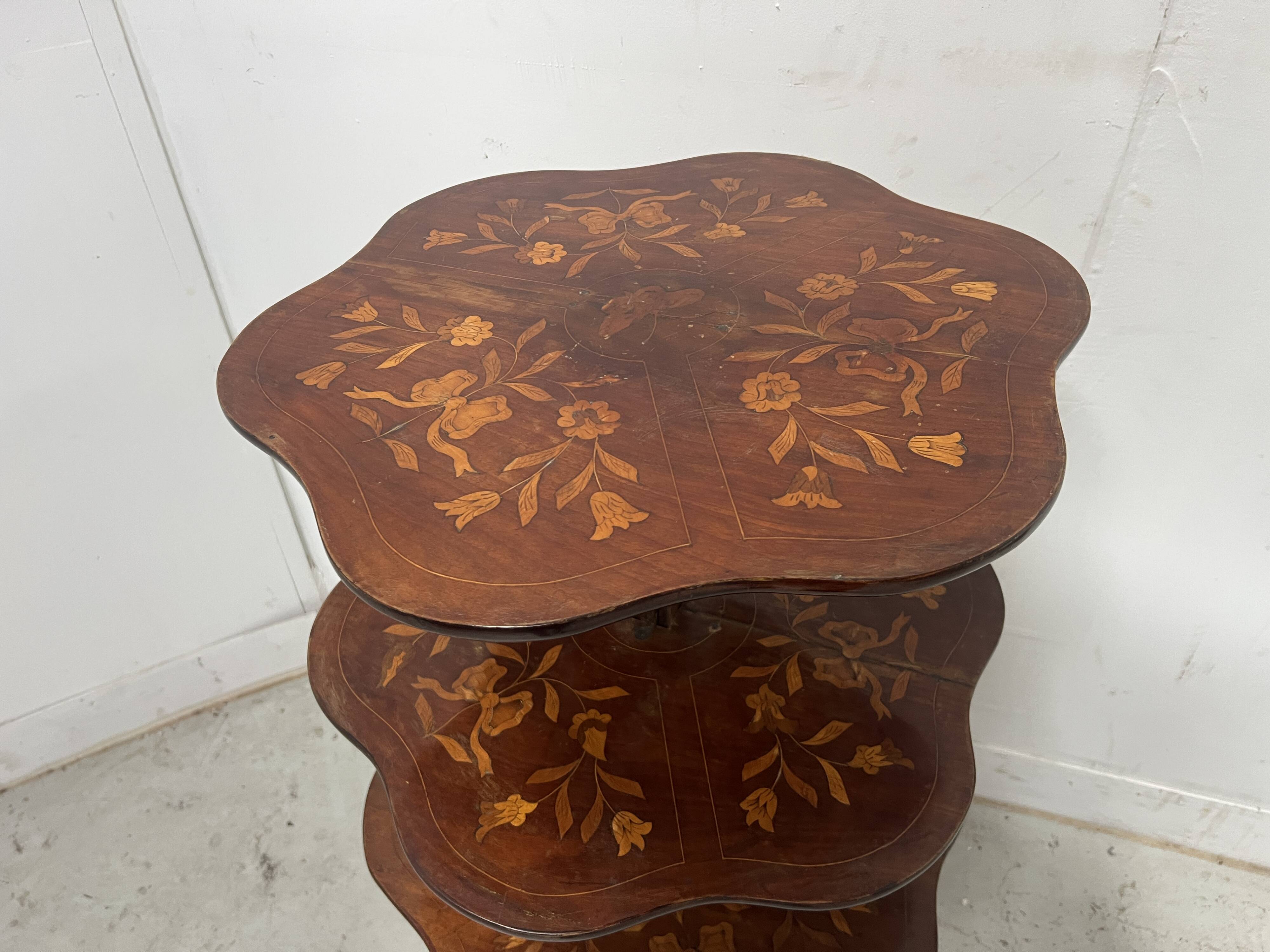 Silent servant with three inlaid trays, 19th century.