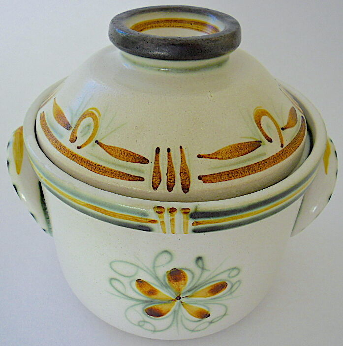 Covered sandstone pot, model G6, Kéraluc à Quimper