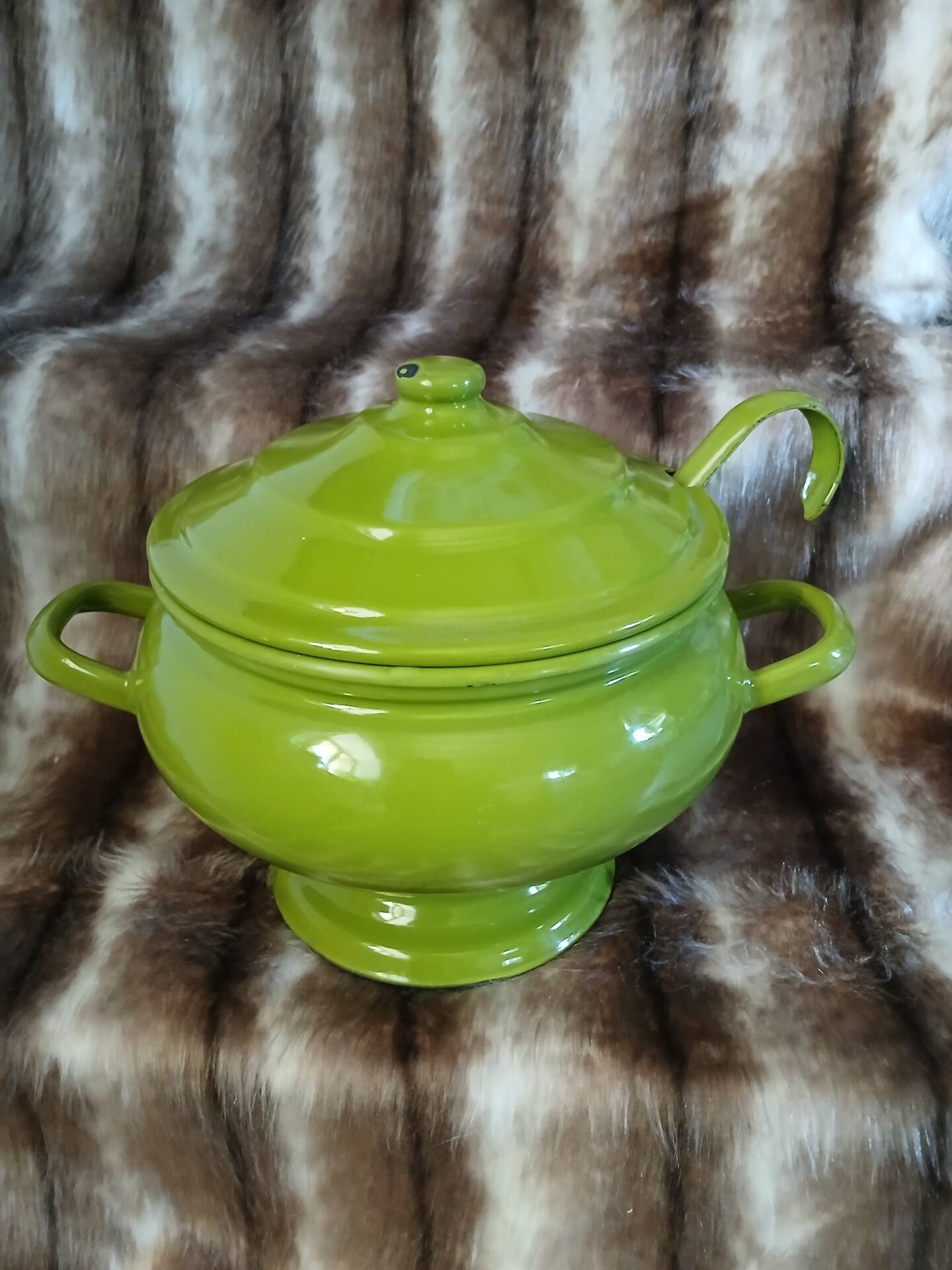 Vintage green enamelled tin soup tureen