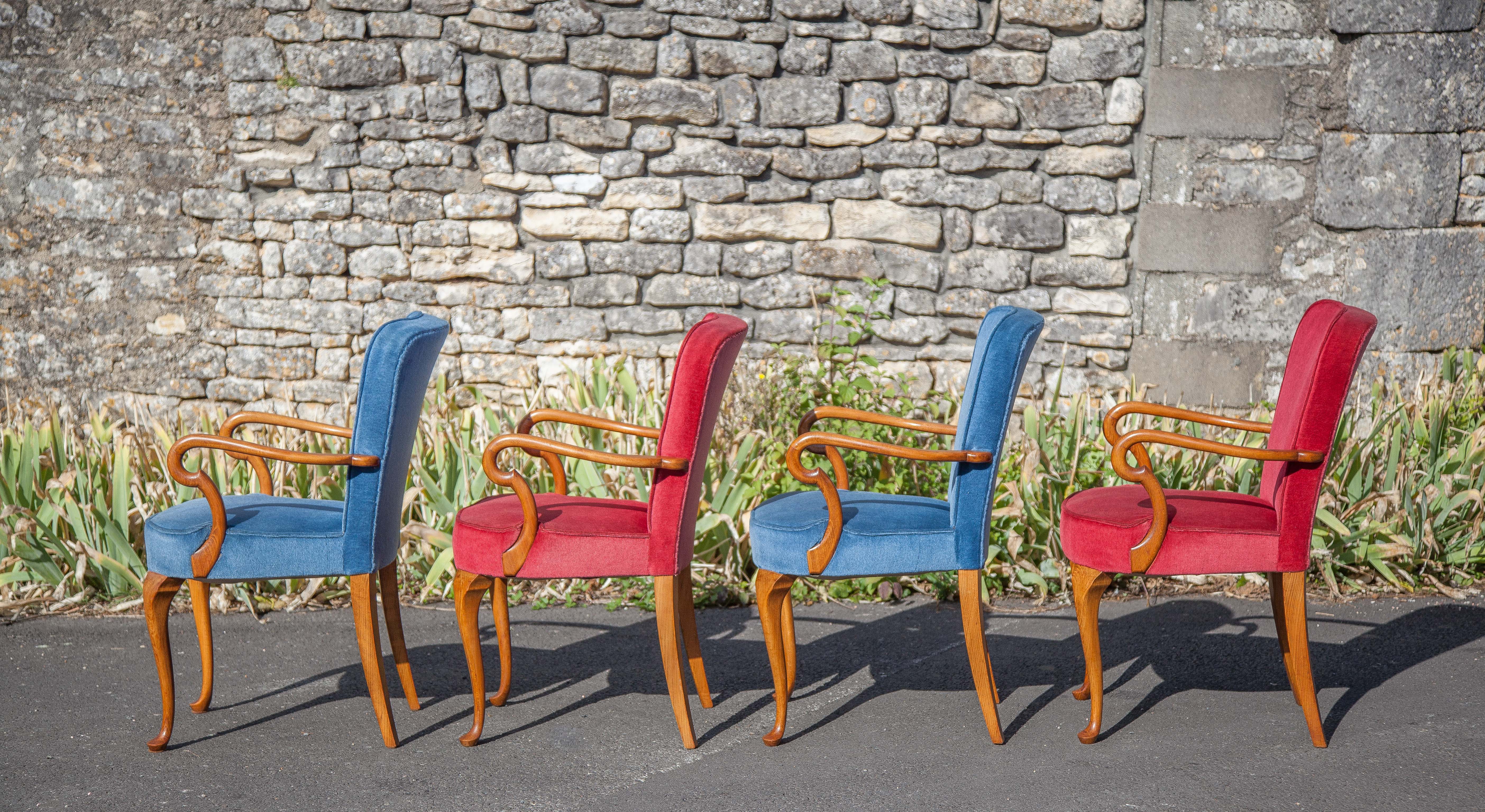 English lounge 4 armchairs and a coffee table Queen Anne armchairs blue and red fabric