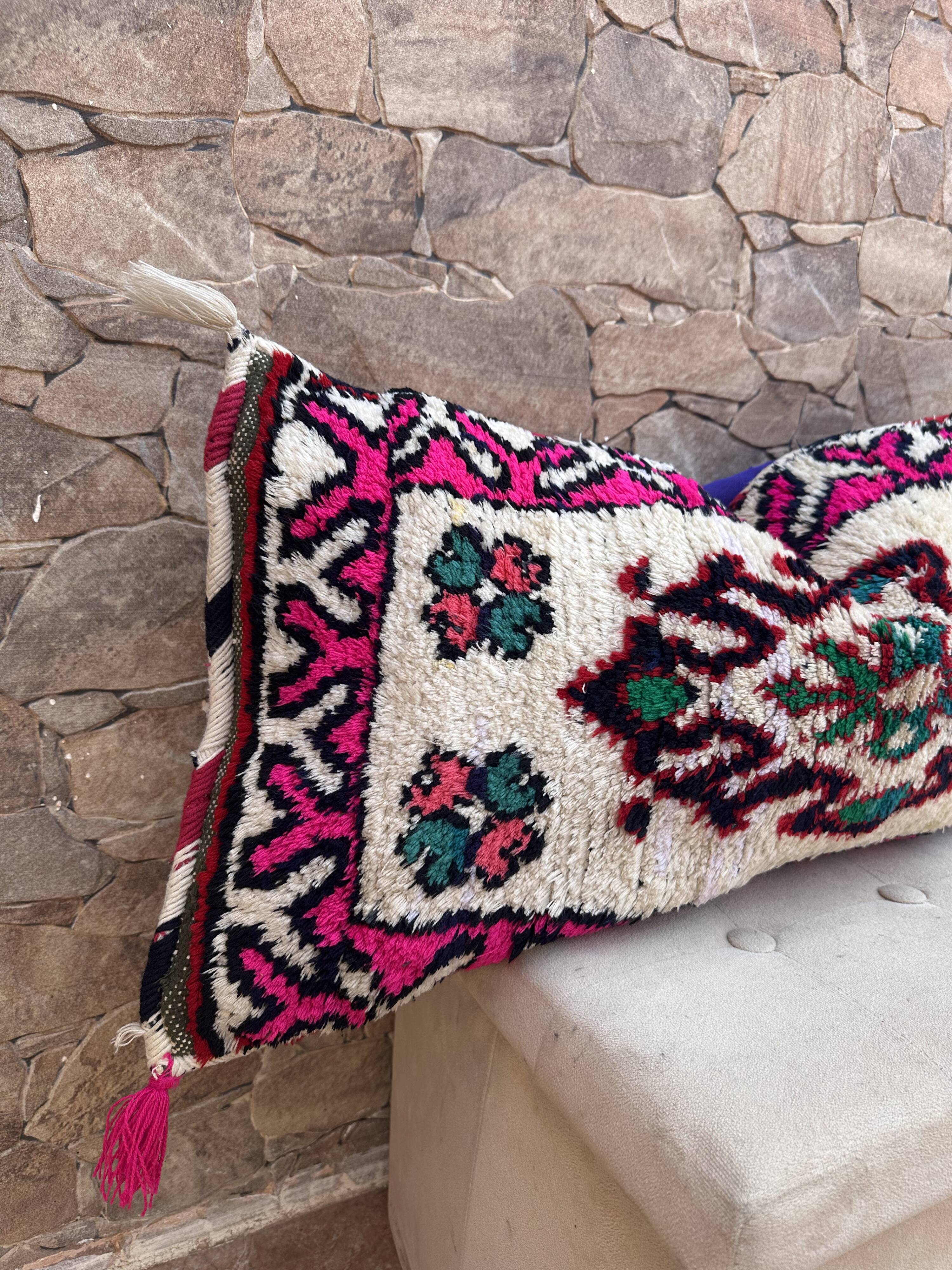 Vintage Berber wool cushion cover: Moroccan rug cushion 76x40cm