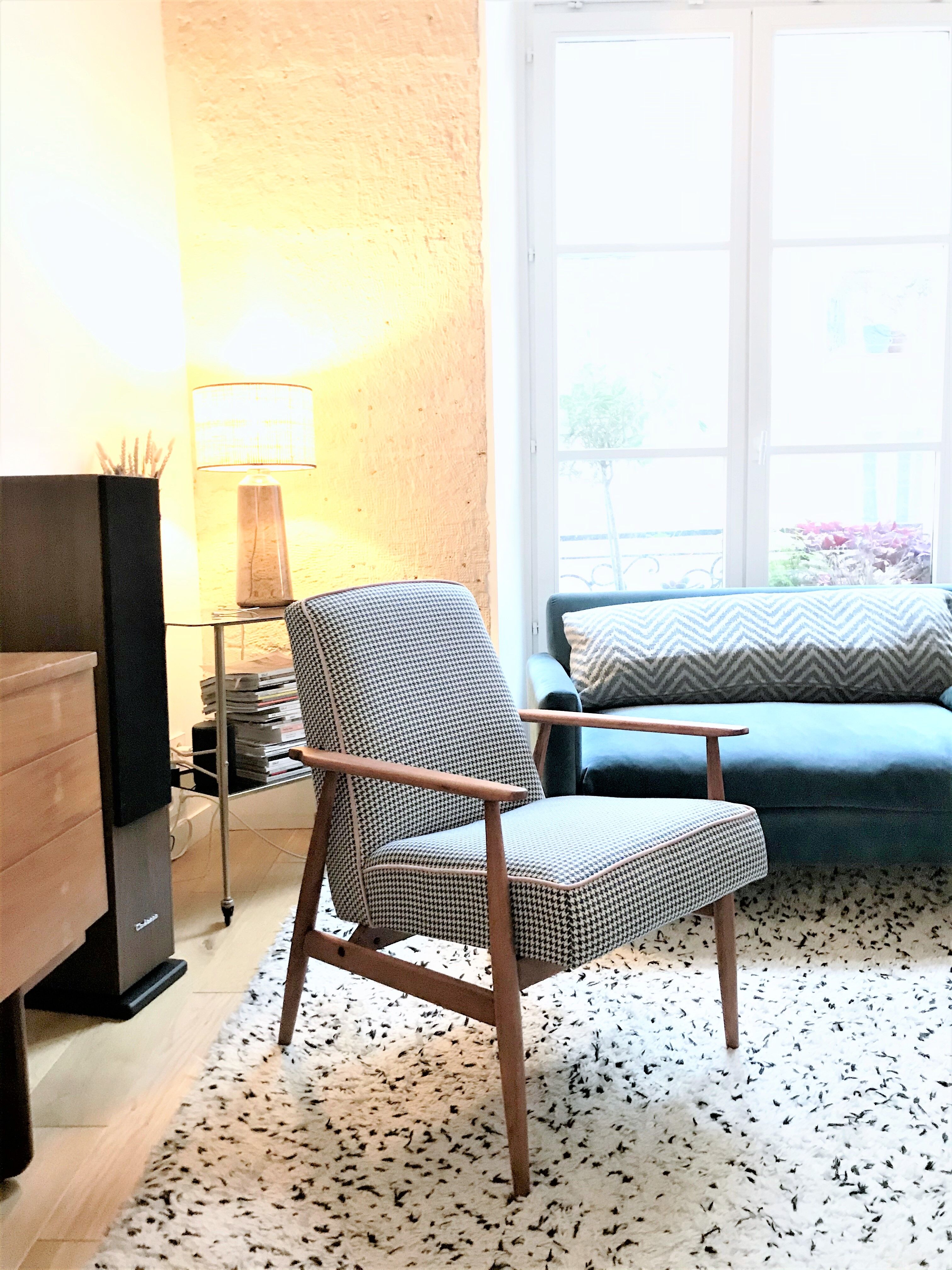 Fox chair blue hen's feet