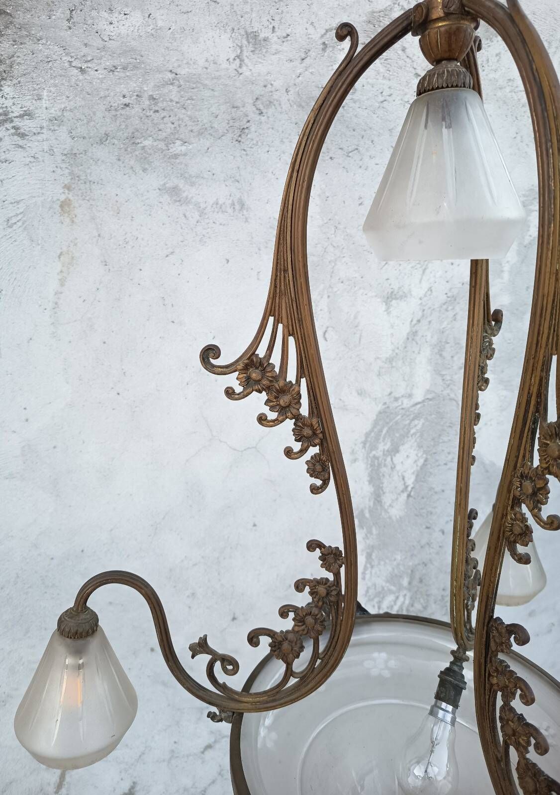 Art Nouveau chandelier in brass and bronze