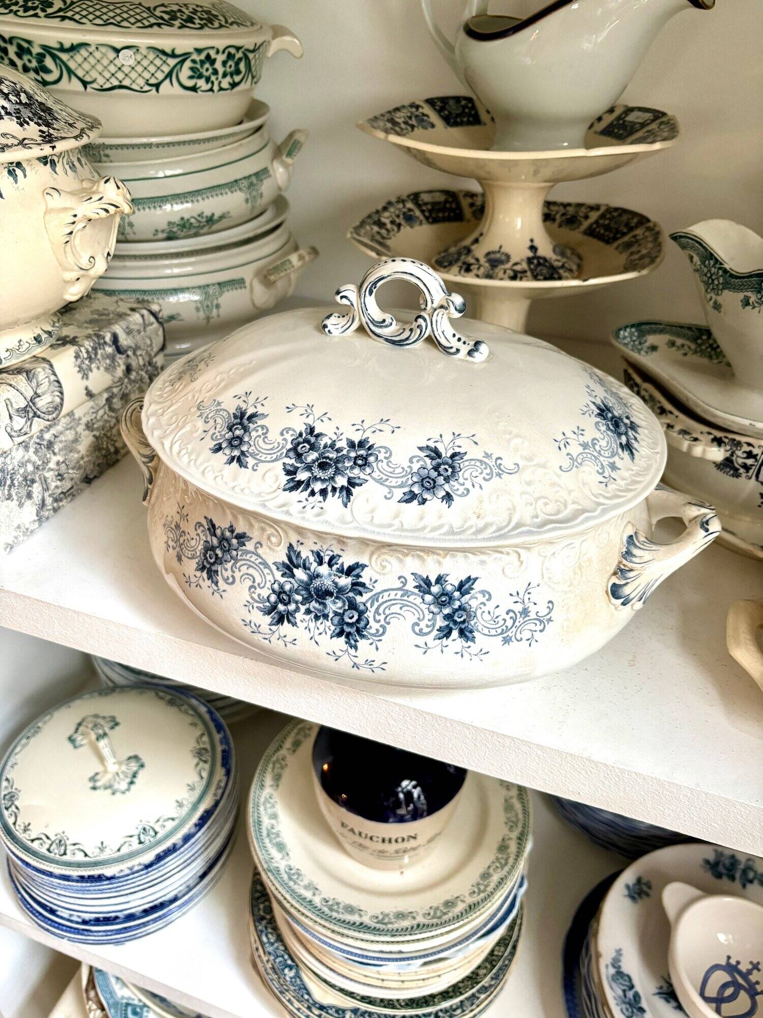 Sarreguemines tureen in iron clay, “Aida” service