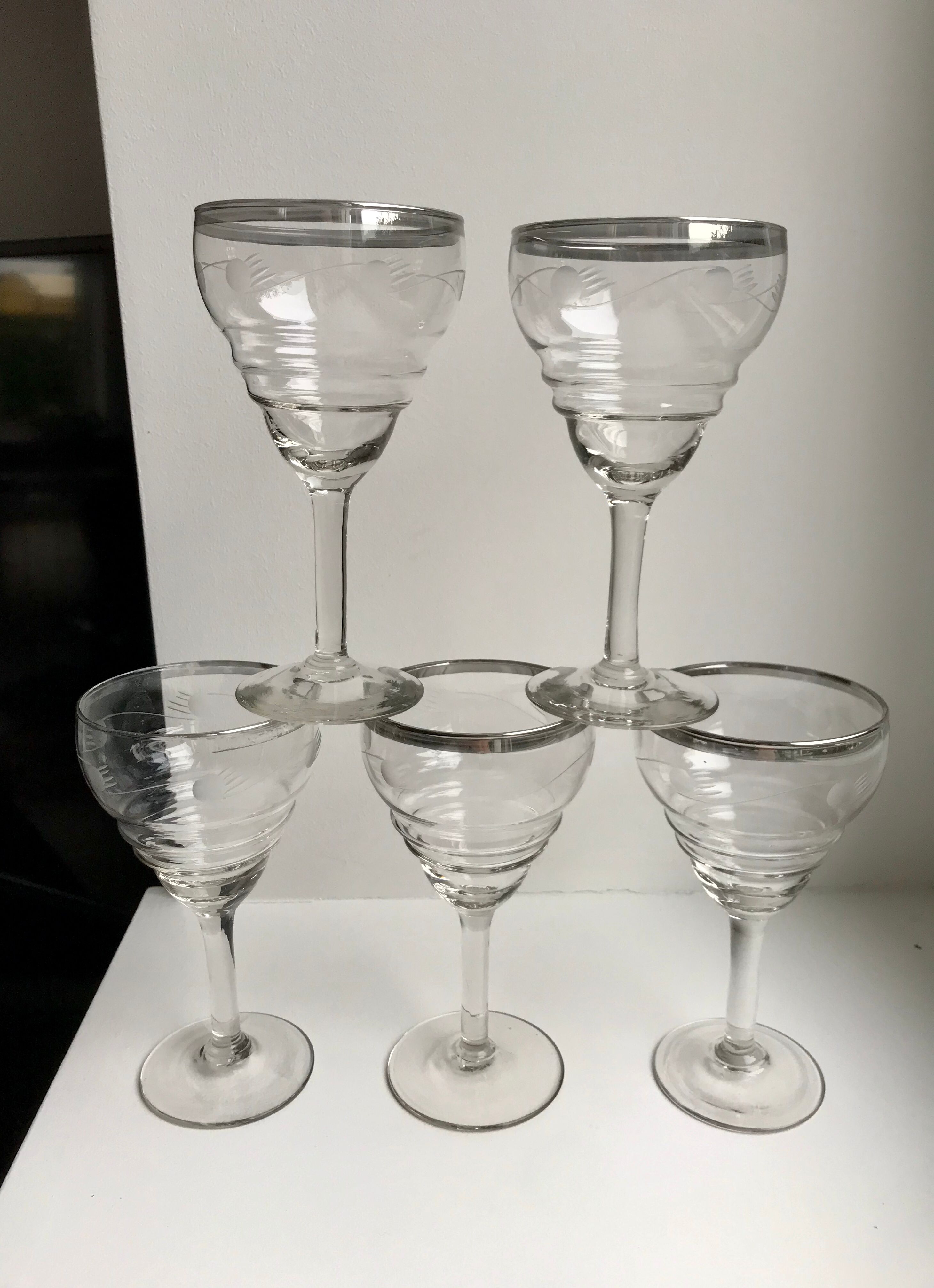 Set of 5 wine glasses in engraved crystal and silver edging 50s