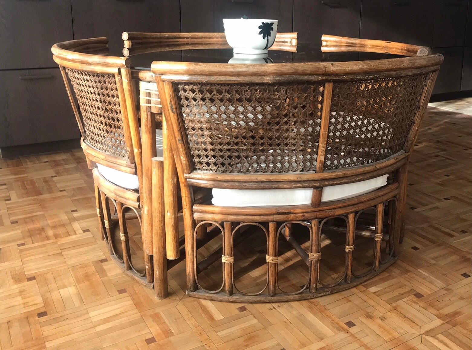 Rattan dining table with chairs (80s)