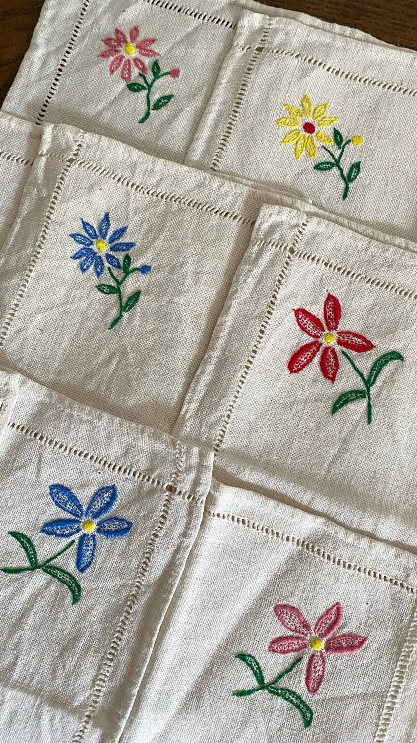 Embroidered linen square napkins