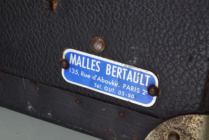 Bertault wooden trunk with drawer