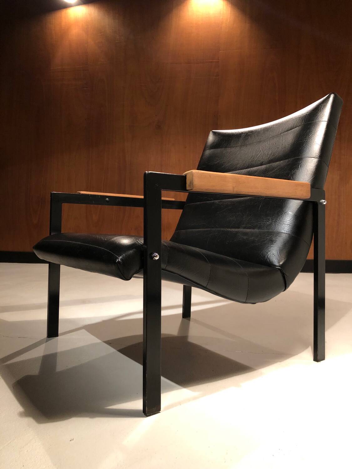 Rare Las Vegas armchair, designed by Pierre Guariche for Meurop