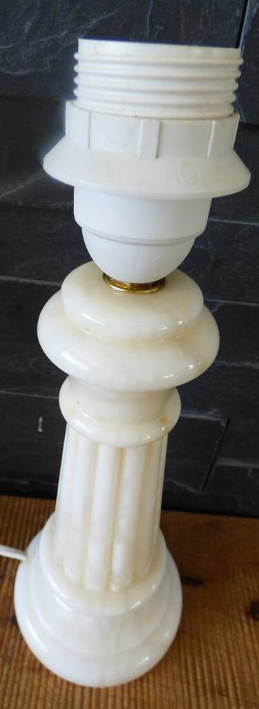 Set of 2 off-white alabaster lamp bases
