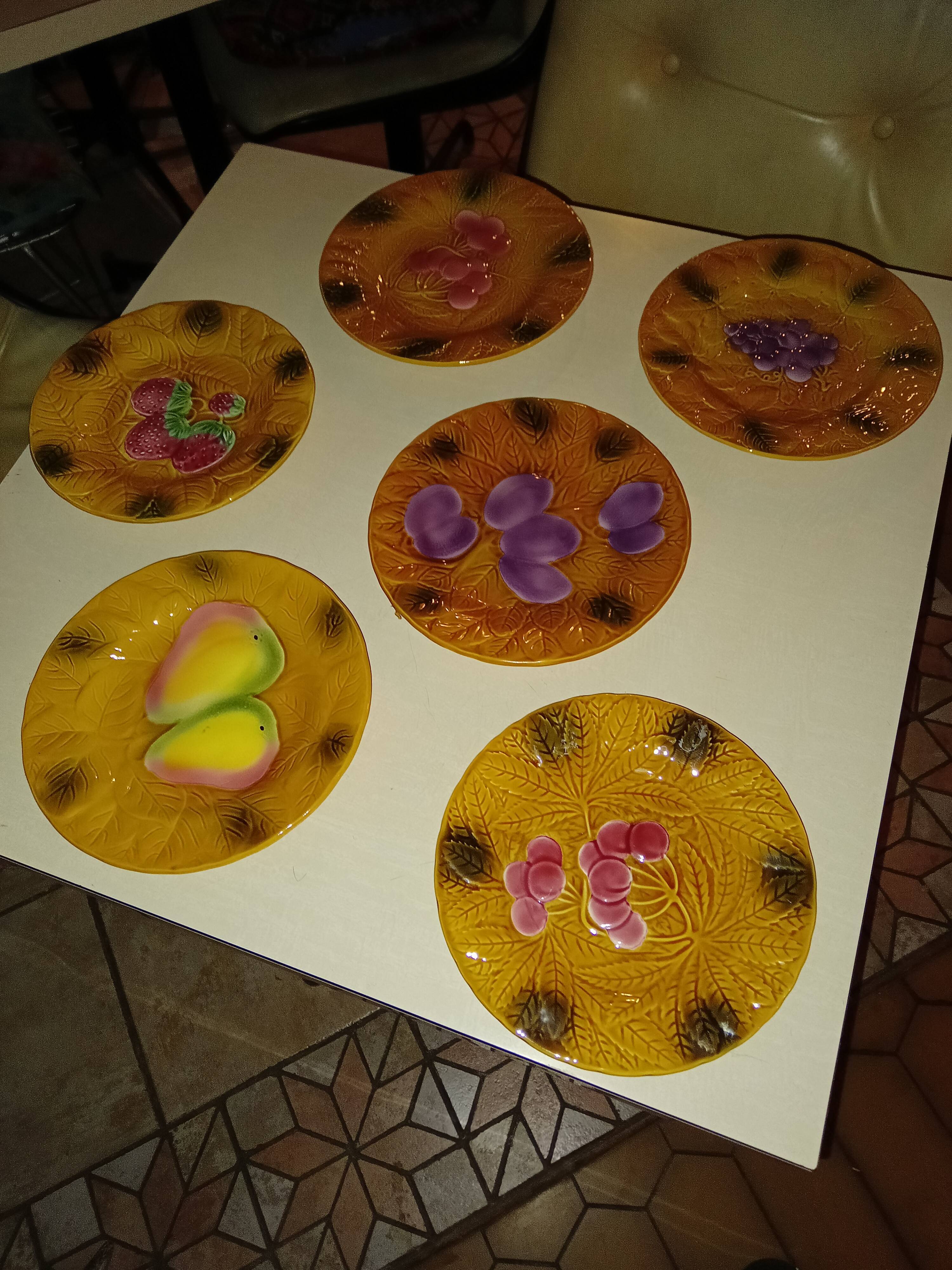 Six slurry dessert plates