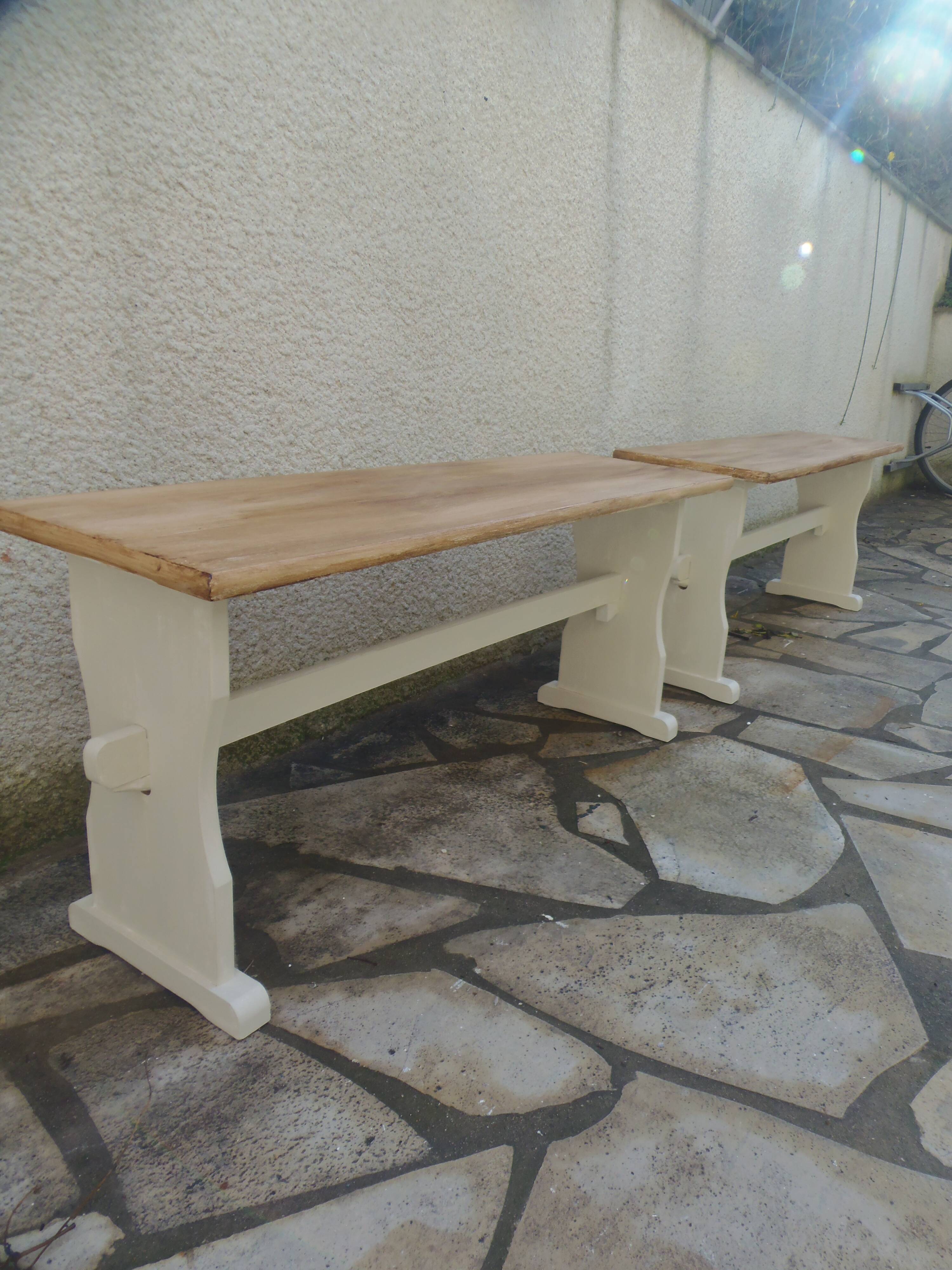 Re-enchanted bench in beige finish, with a waxed wood seat.
